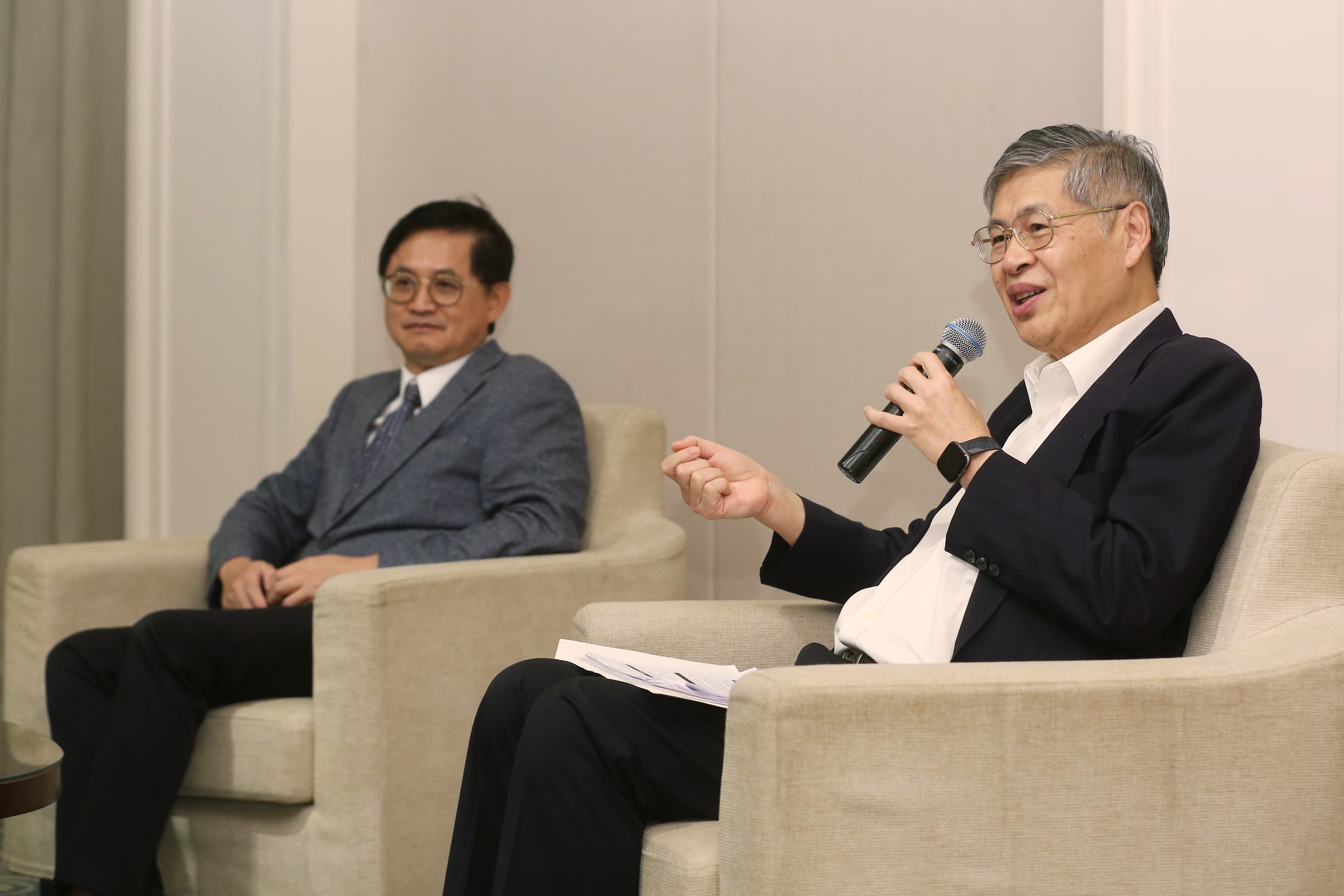 和碩總經理廖賜政（右）與董事長童子賢。