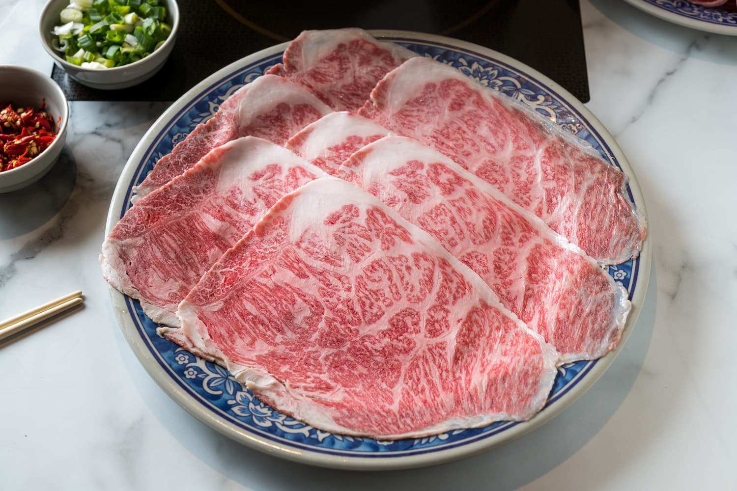高檔肉品是樂軒的強項，「至尊A5和牛」肉香飽滿，油花帶甜。（998元／份）