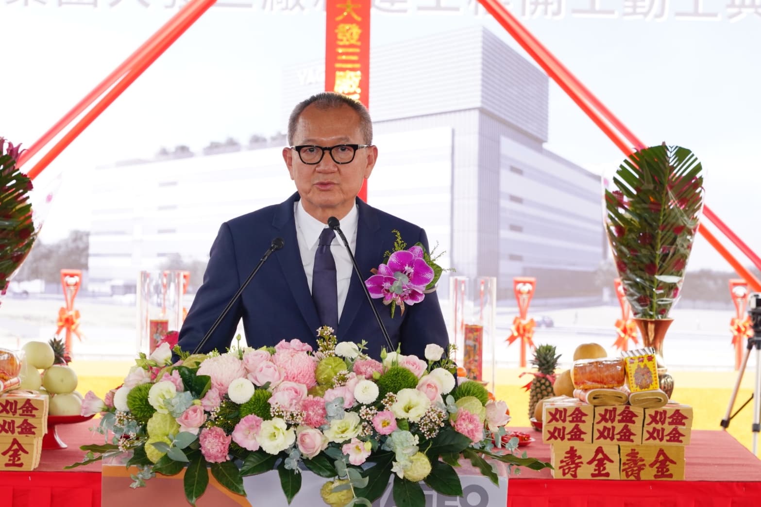 國巨董事長陳泰銘表示，高雄新廠完成後在台灣的產能將超越海外。