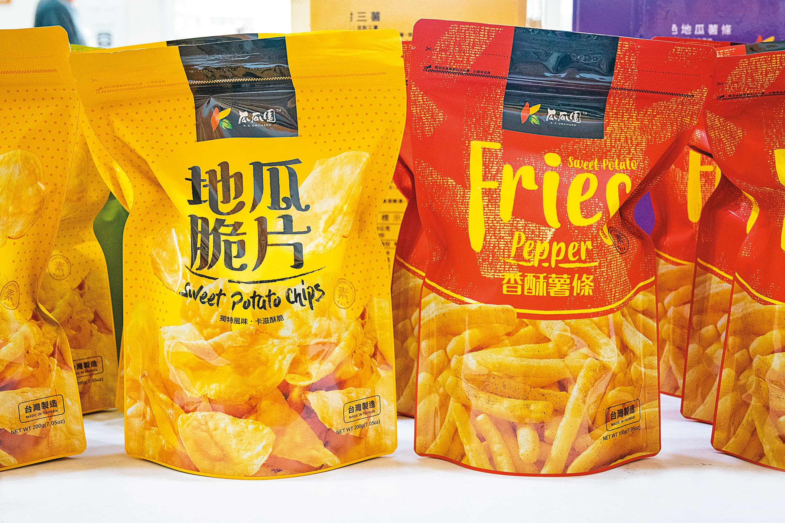 在館中販售各式自製地瓜食品。（地瓜脆片、香酥薯條皆80元／包）