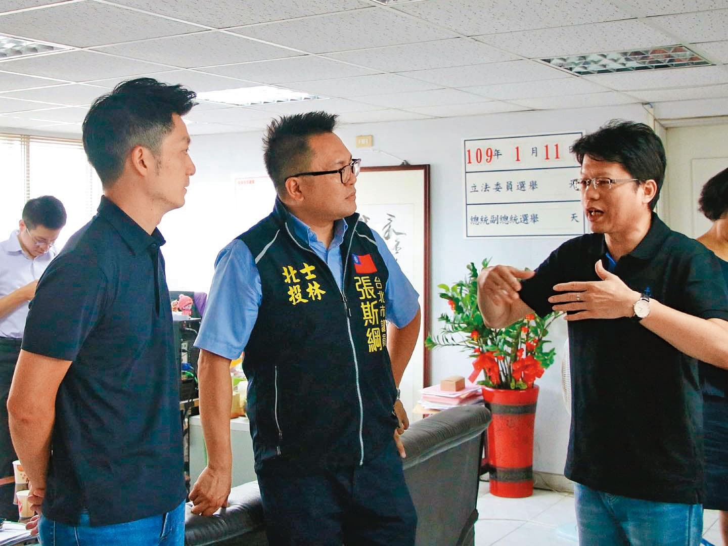 蔣萬安雖遲未對參選表態，但9月已跨出自己的選區，在北投成立法律諮詢服務處。