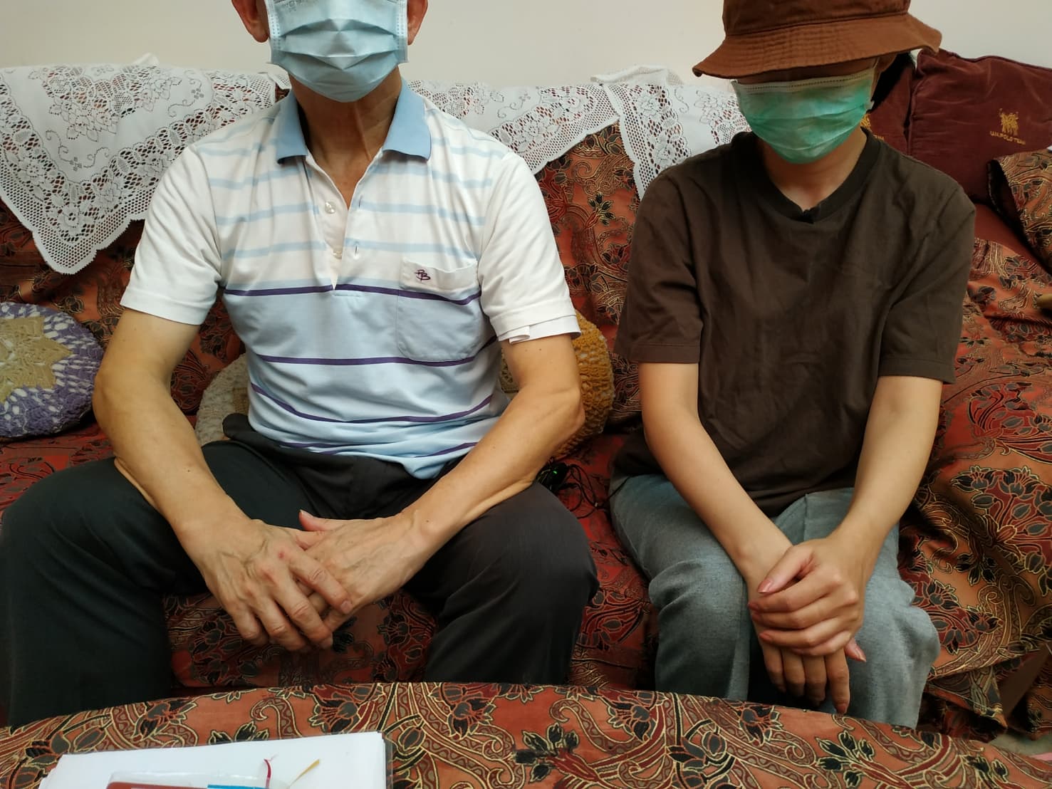 死者父親、妹妹出面受訪，認為姊姊被婆婆的言語霸凌逼死。   
