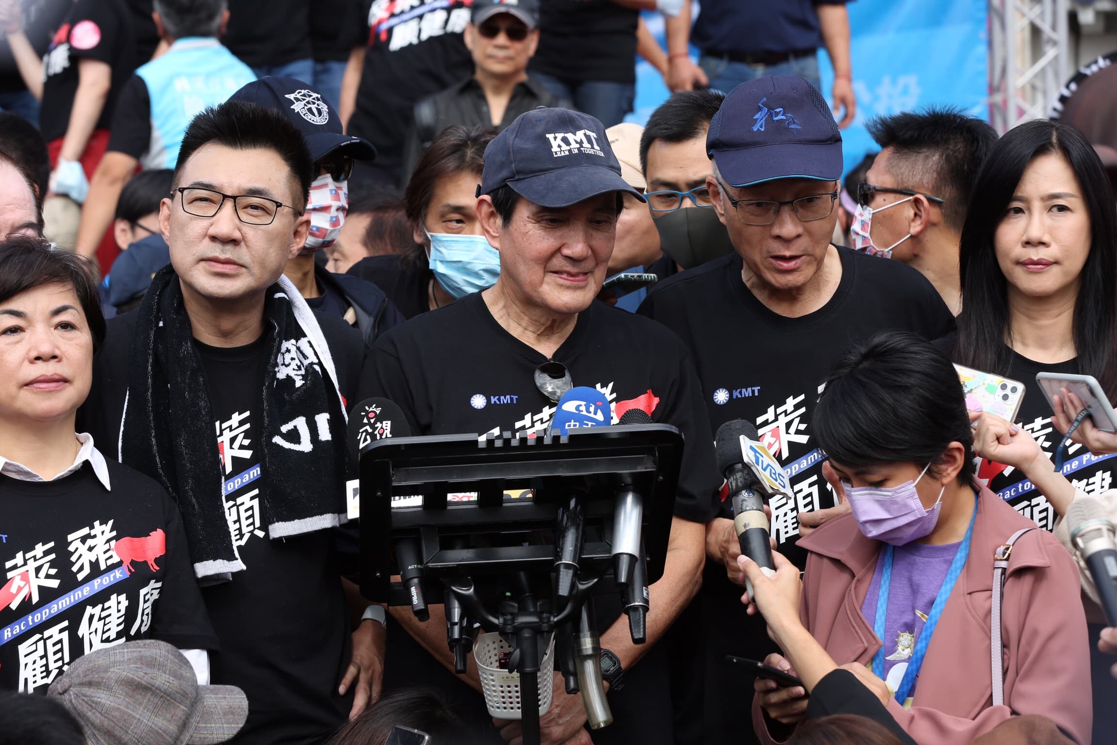 面對現場記者的提問，馬英九僅簡短回應，「我不太了解，我們有那麼多政策是錯的嗎？」