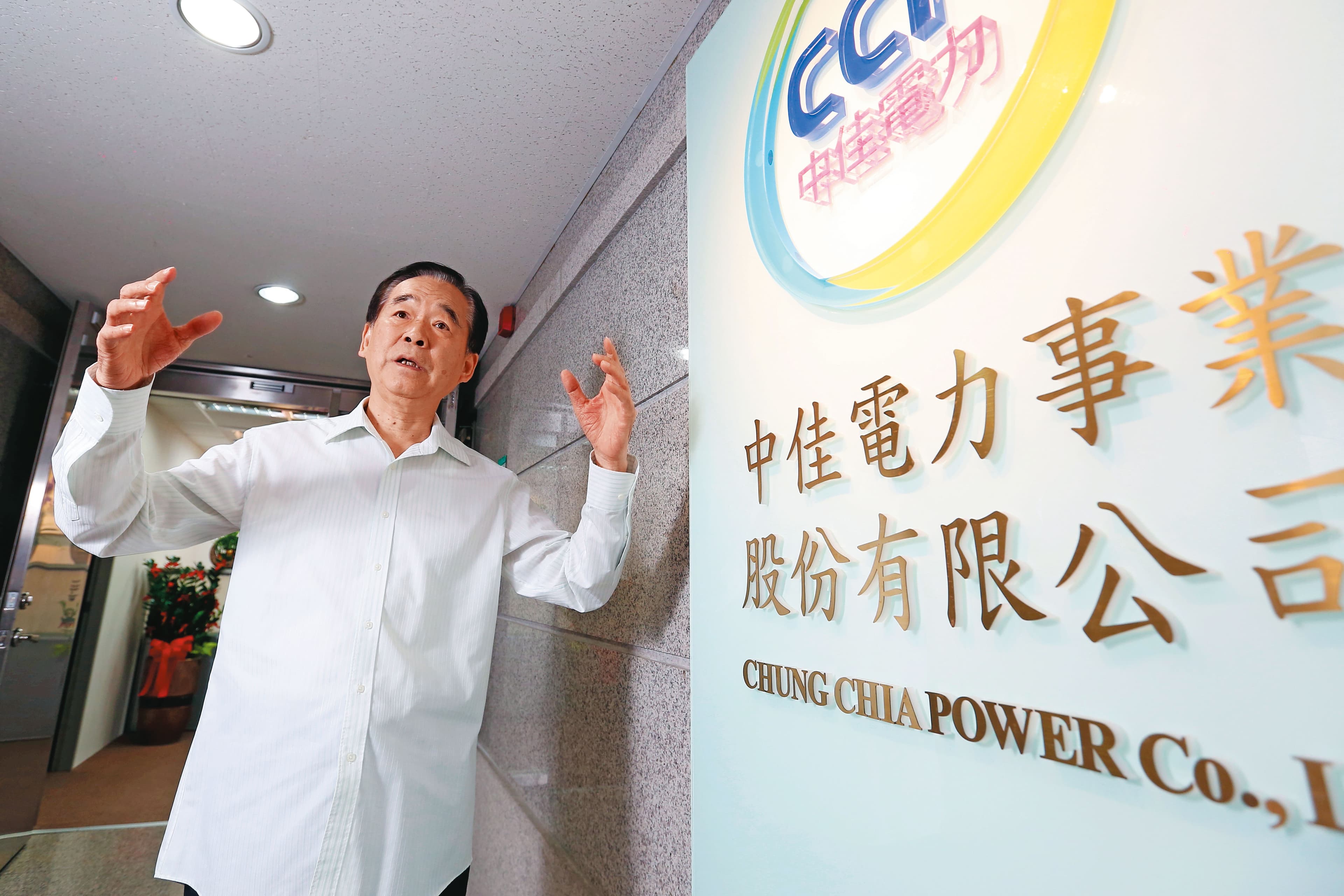 除了國光客運，王應傑的心思多半投注在自己一手創立的中佳電力，公務生活始終忙碌。