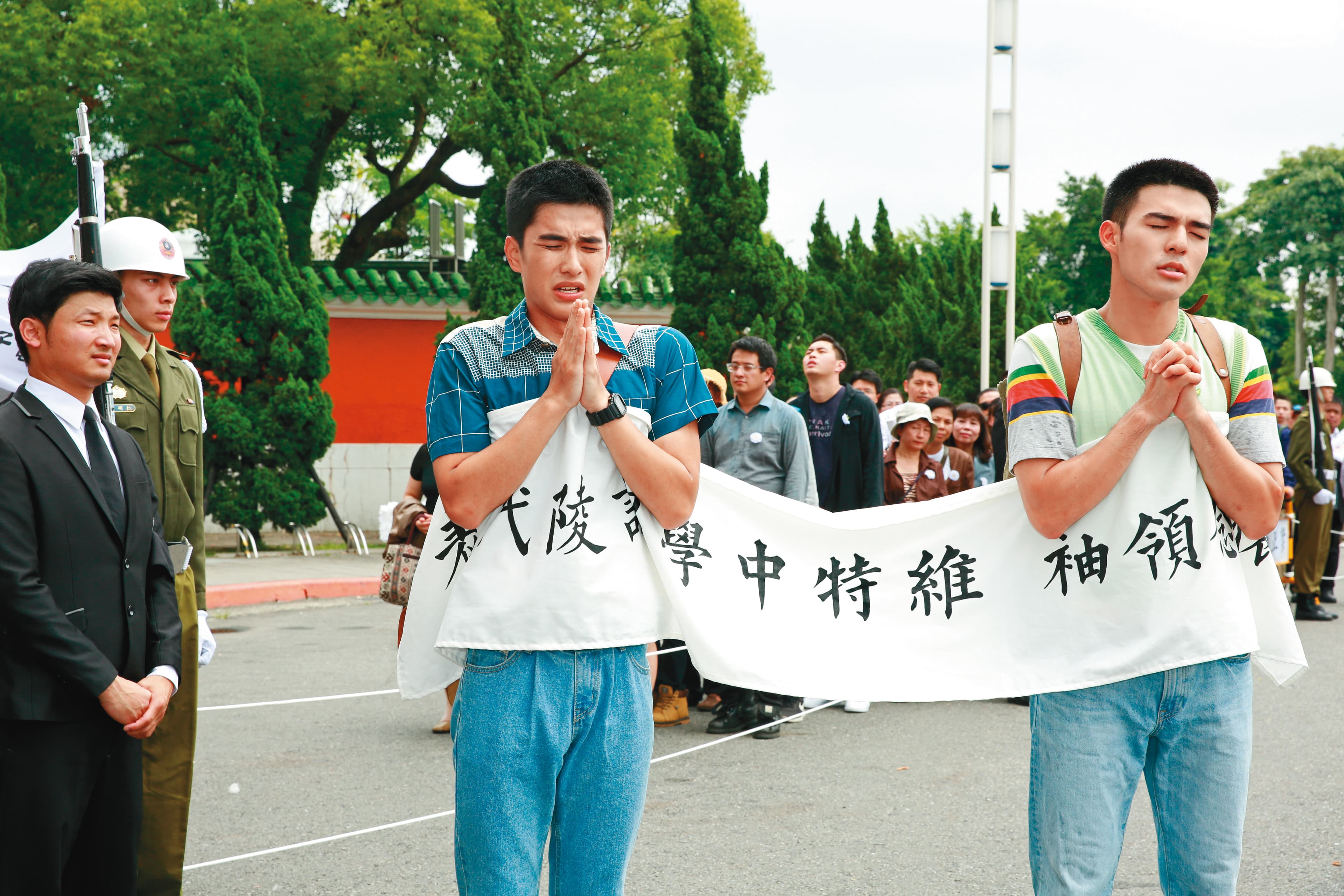 曾敬驊（左）與陳昊森（右）演出電影《刻在你心底的名字》時，因表現自然，導演常讓兩人即興發揮演技。
