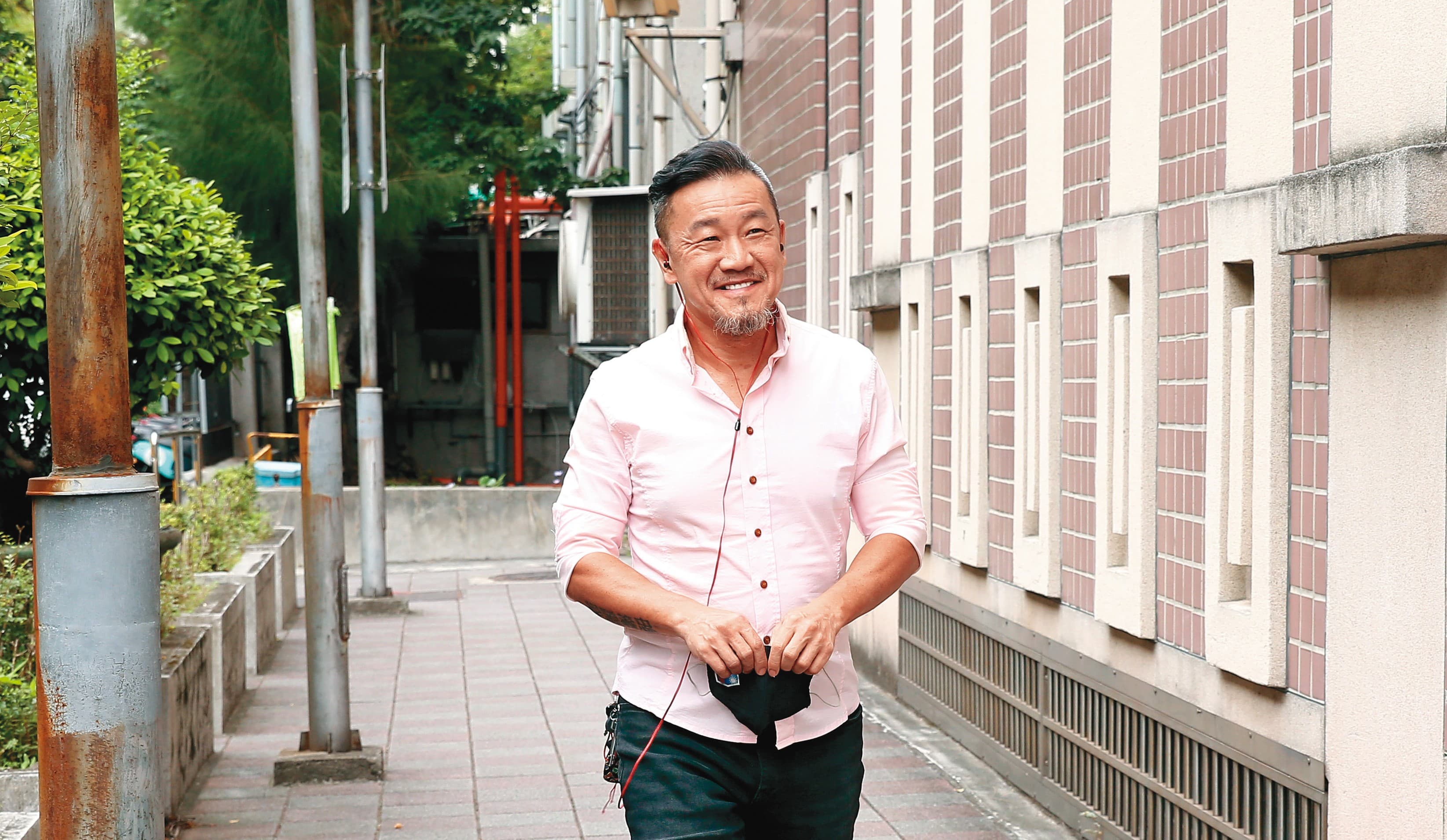 陳沂因為批評志願役，遭陳為民罵「狗畜」。