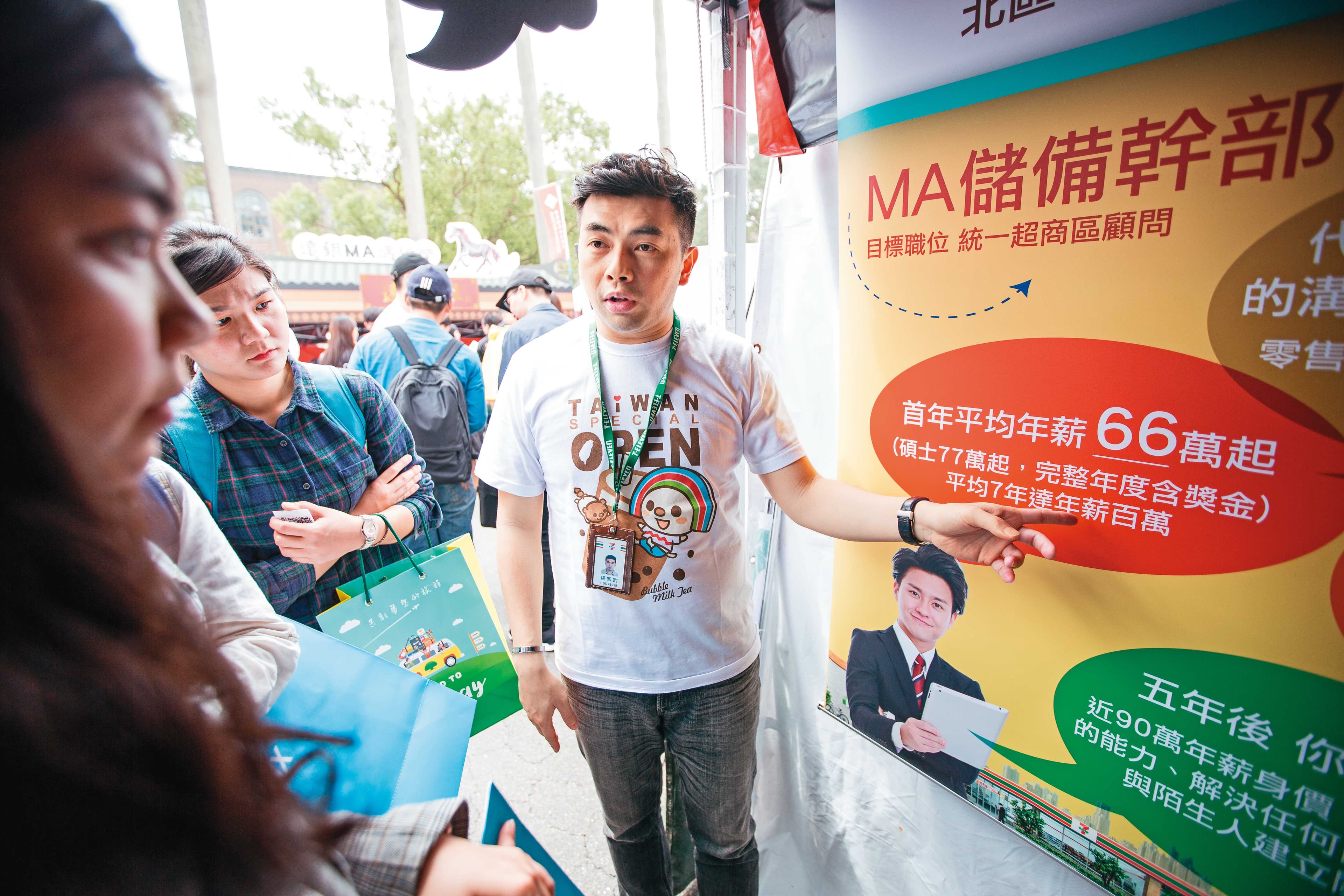 上班族定期定額，可以在薪水增加時提高扣款金額，但切記量力而為，避免斷炊。