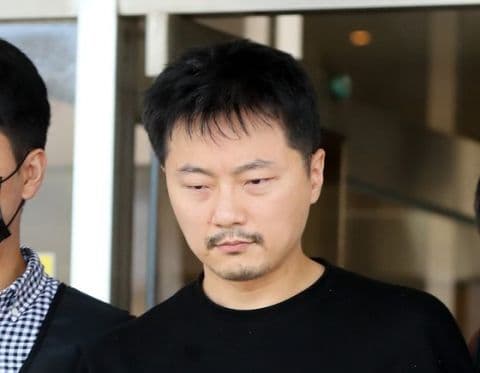 綽號為「英講」的前英語講師裴俊奐，除與未成年受害者發生性行為外，還直接製作性剝削影音。（翻攝自naver）