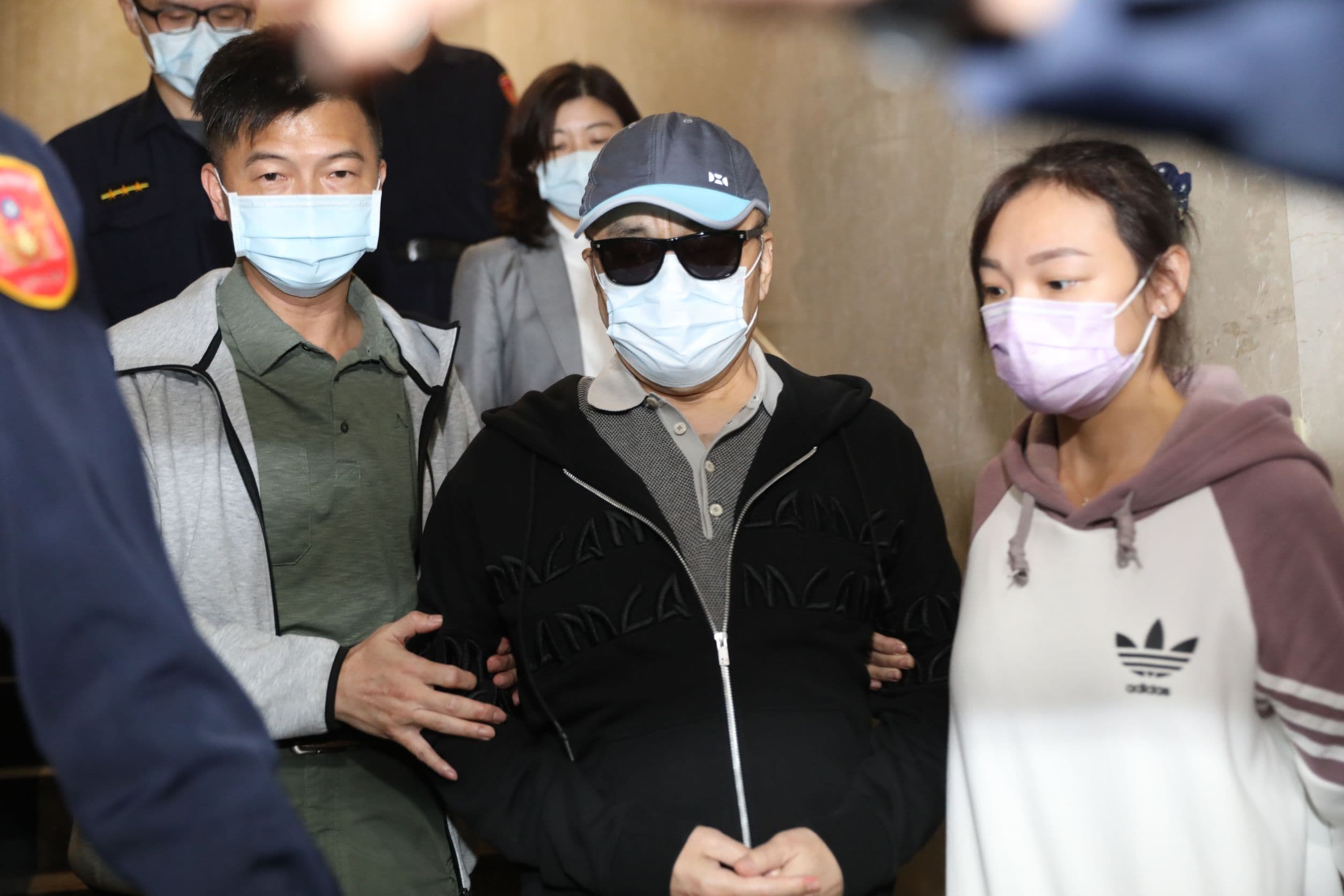 殯葬大亨李世聰訊後被檢方以200萬元交保。