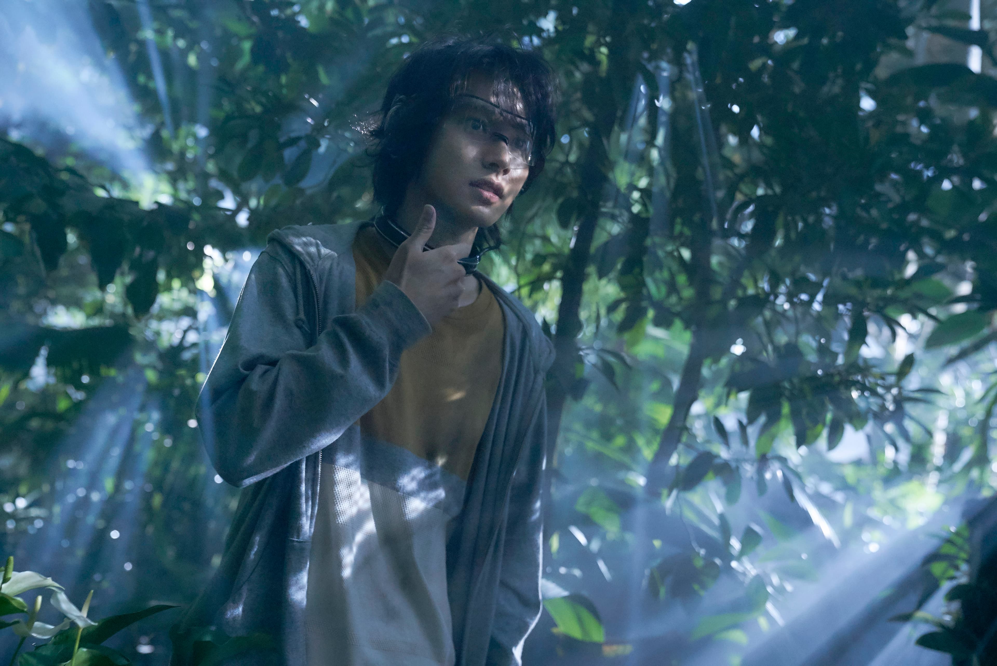 山崎賢人與好友在植物園裡闖關的場景，讓他印象深刻，連土屋太鳳也說被感動到流眼淚。（Netflix提供）