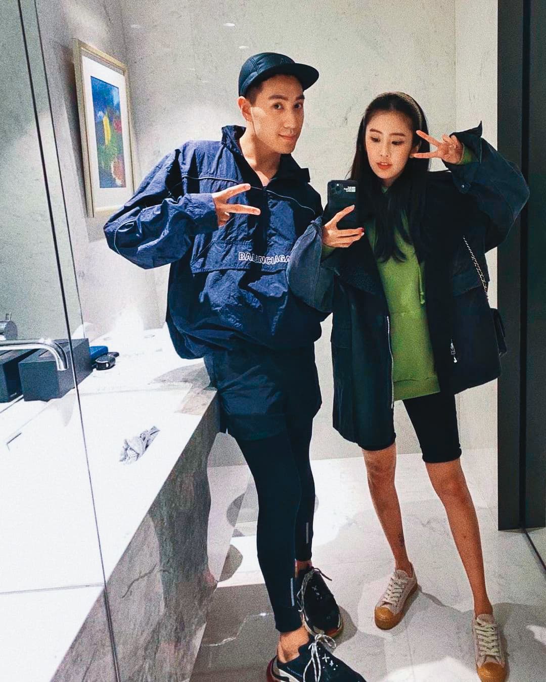 傅臨（右）22歲結婚，平日也不時在社交平台與老公（左）大秀恩愛。（翻攝自傅臨IG）