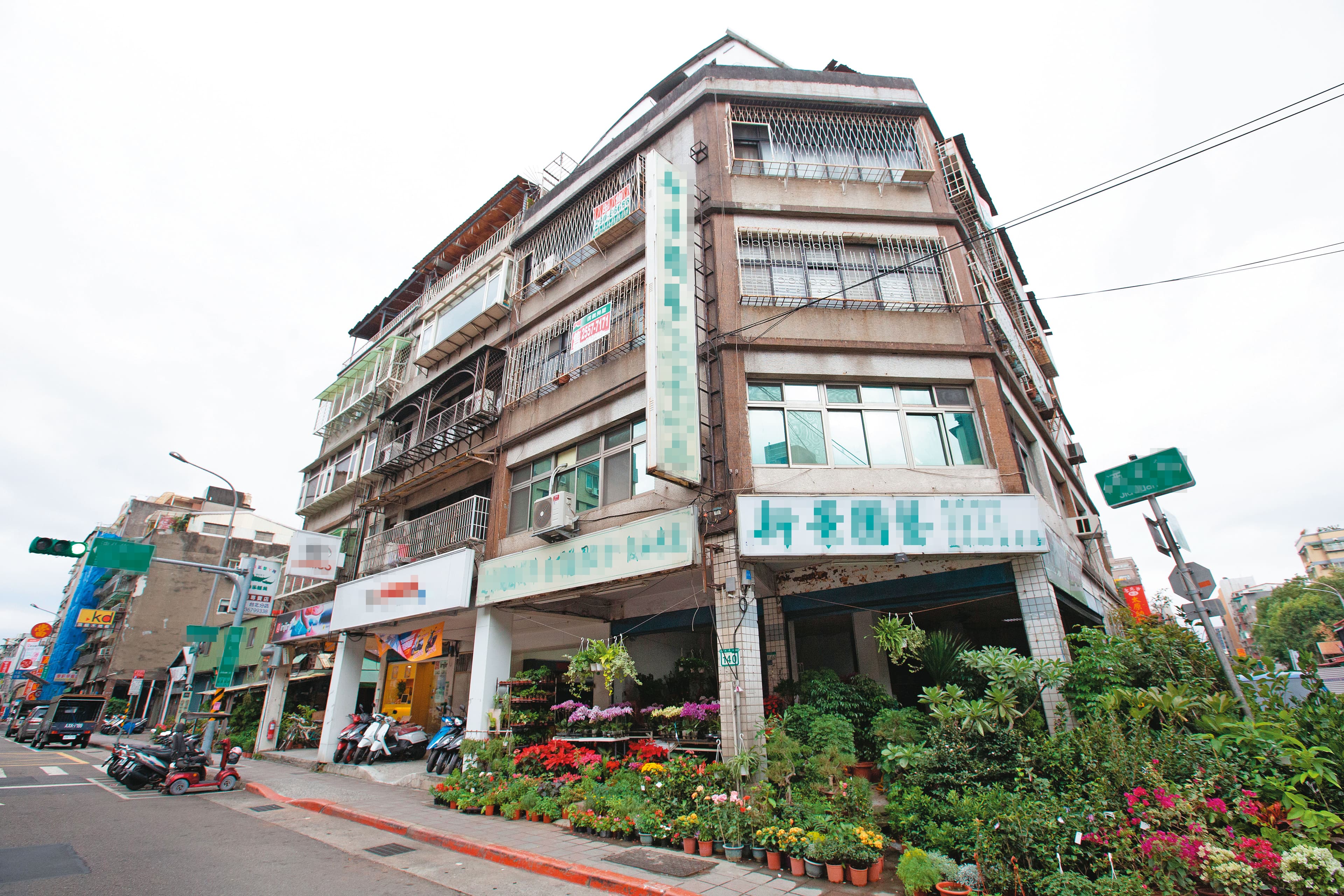 康友爆出掏空案後，董事長黃文烈在8月初失聯，他原本住在大同區一處老宅。