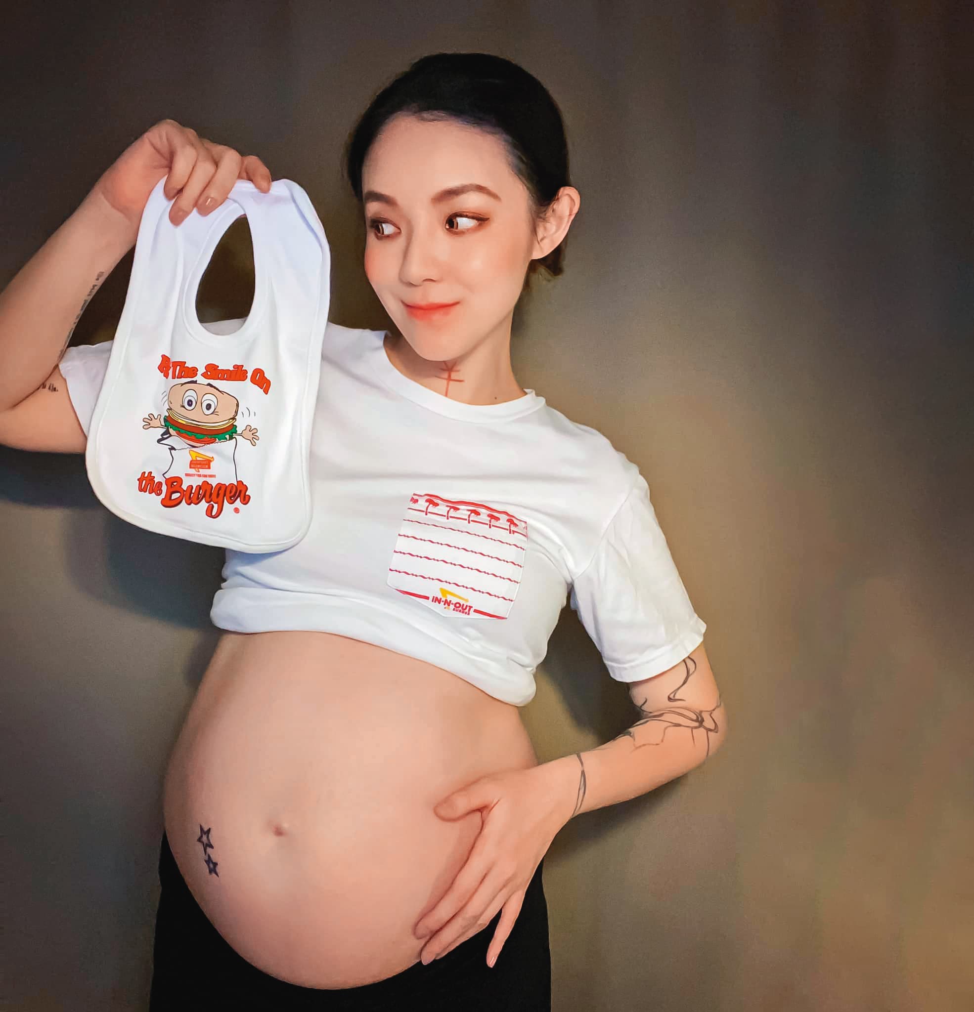 歐陽靖大肚子的模樣，連老公都沒看過；如今都已卸貨，父子也沒曾實際相見。（翻攝自歐陽靖・裏東京生存記臉書）
