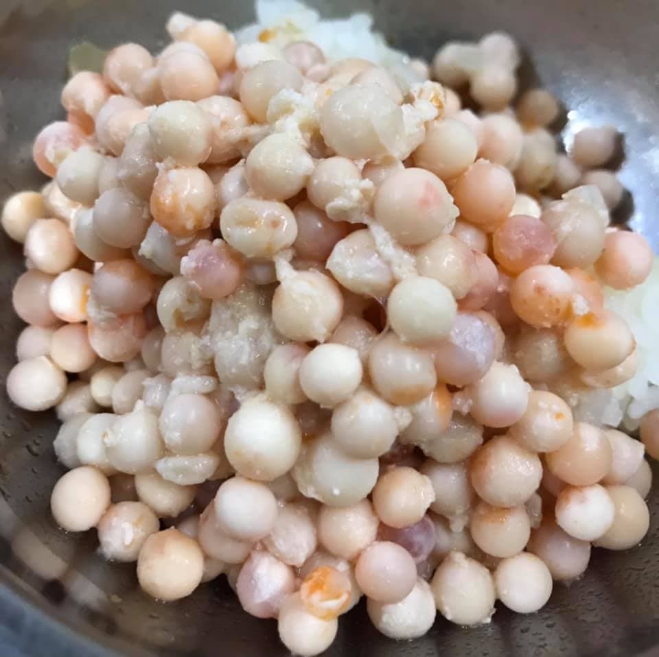 鮭魚卵煮熟的照片曝光，網友嚇瘋表示「還是生的好」「看起來好可怕」。（翻攝自Costco好市多 商品經驗老實說）
