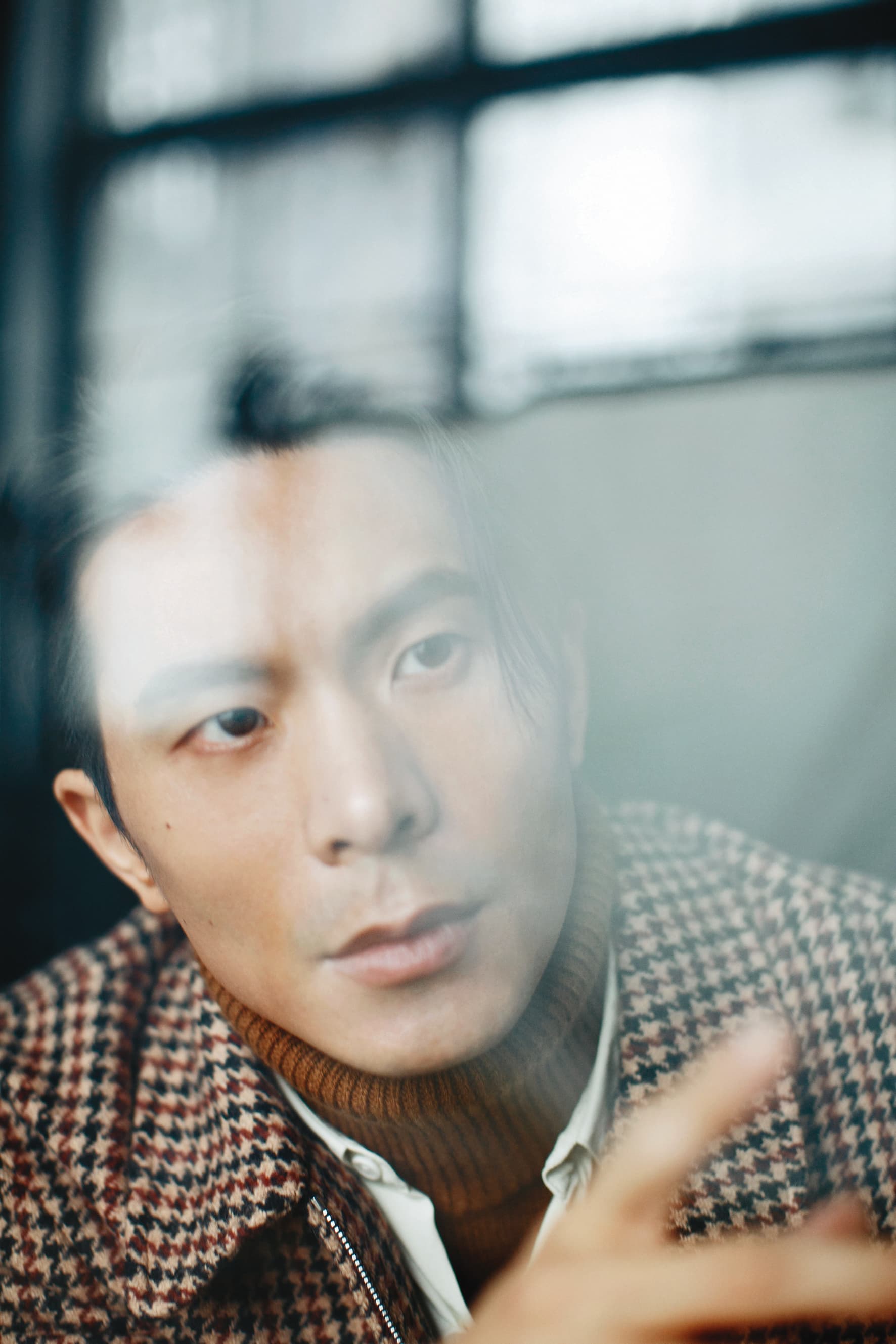 演出《返校》影集，比戲裡鬼影幢幢更嚇人的是，姚淳耀覺得1999年的時空設定，不過是戲外當年十幾歲的人生，如今回頭看居然已經是20年前的記憶了。