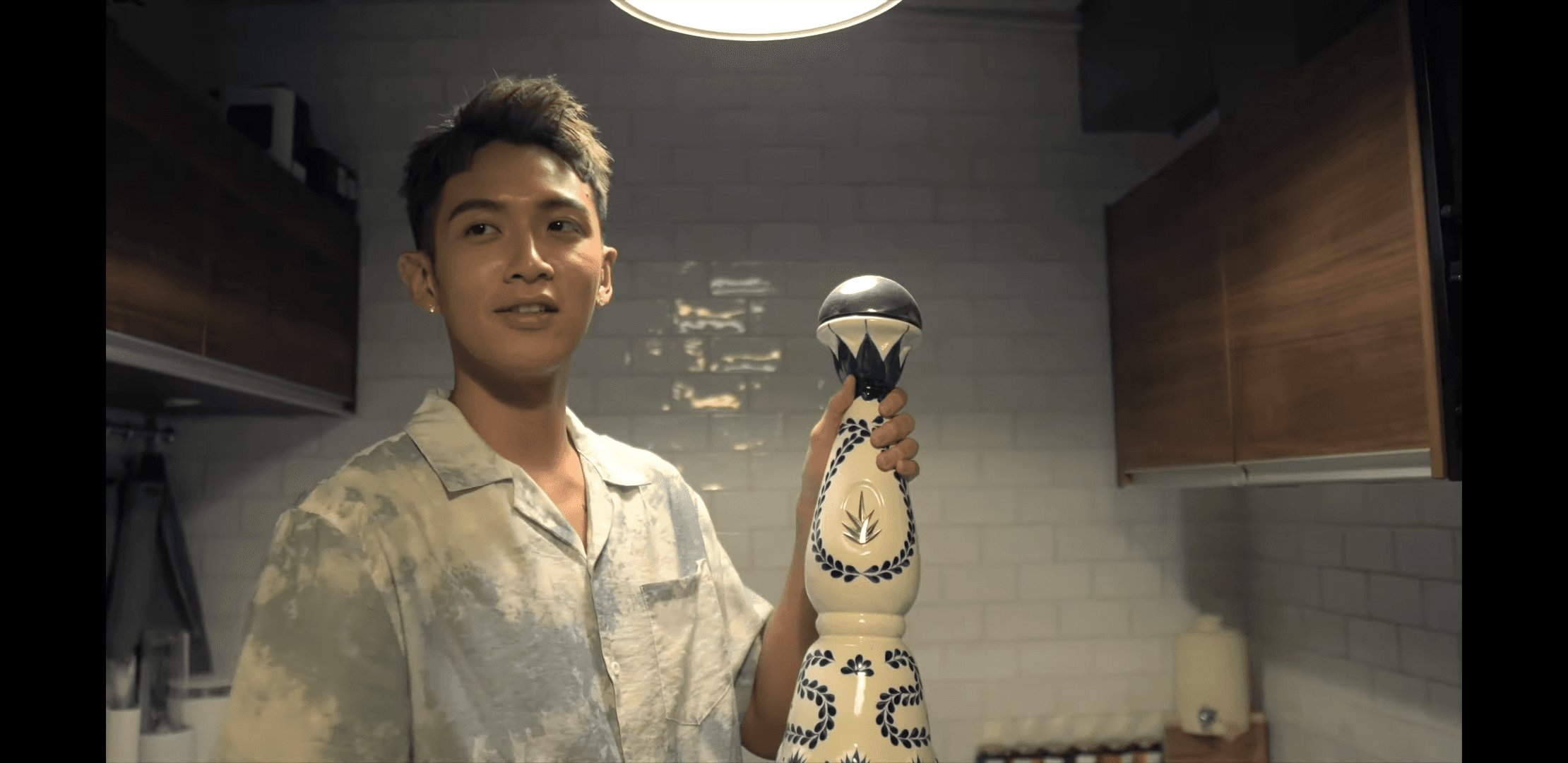 柯震東愛喝的龍舌蘭酒，一瓶就要價5850元。(翻攝柯震東YouTube 頻道)
