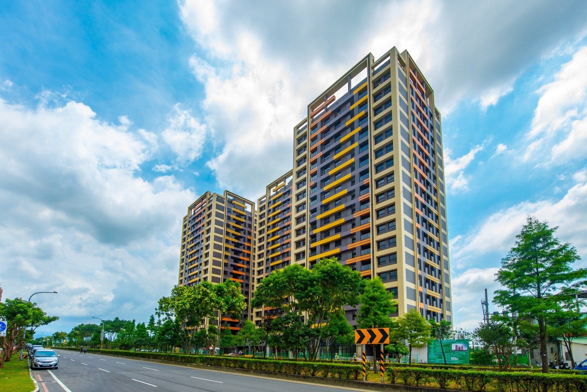 王浩宇曝光桃園社會住宅環境後引起網民熱議。（翻攝自王浩宇臉書）