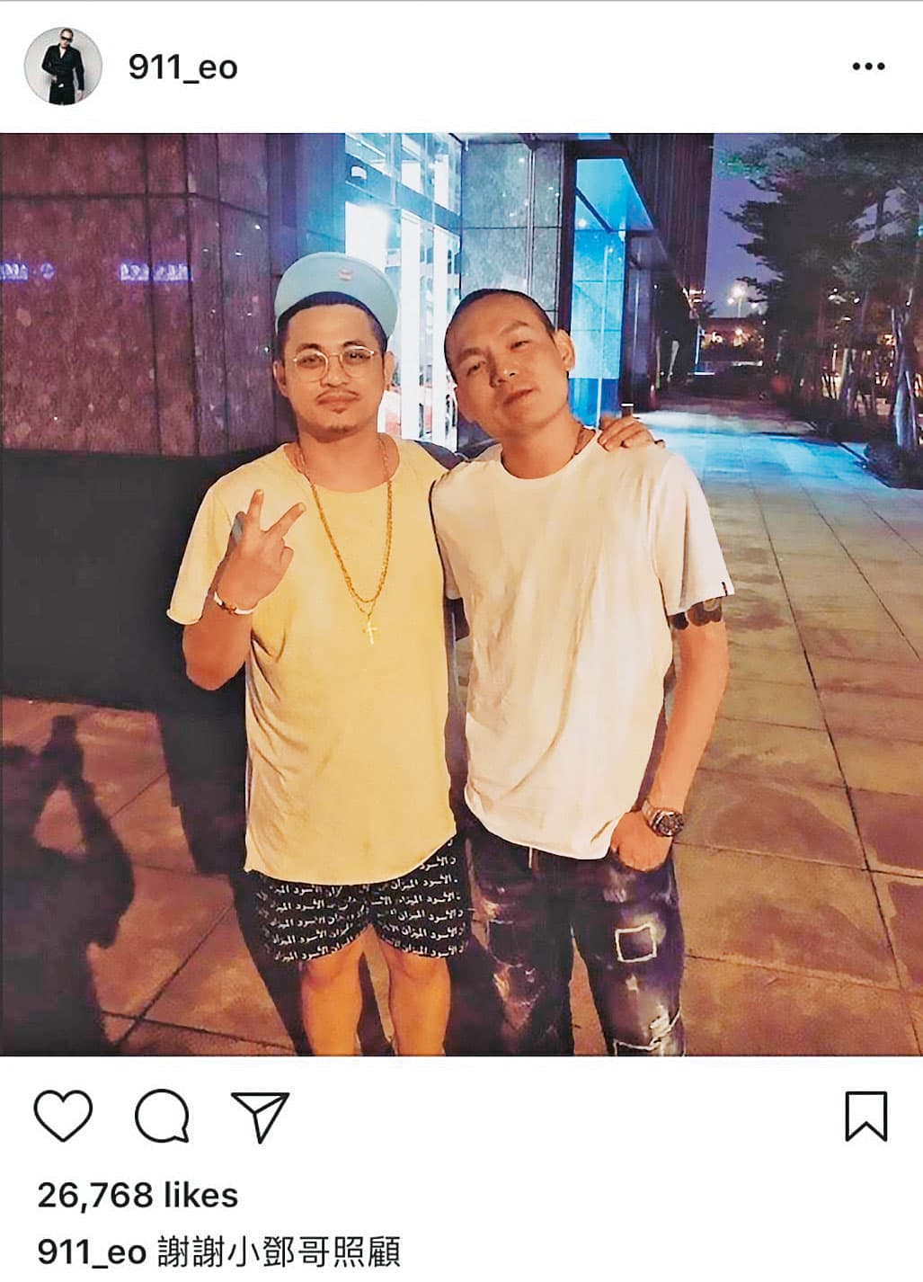 鄧超鴻（左）與藝人春風（右）熟識，春風還在IG貼出2人合照，並寫「謝謝小鄧哥照顧」。（讀者提供）