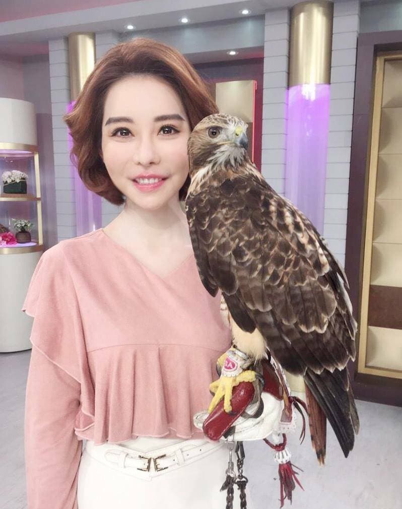 斯容自爆是處女，找不到人拆封。（翻攝自斯容臉書）