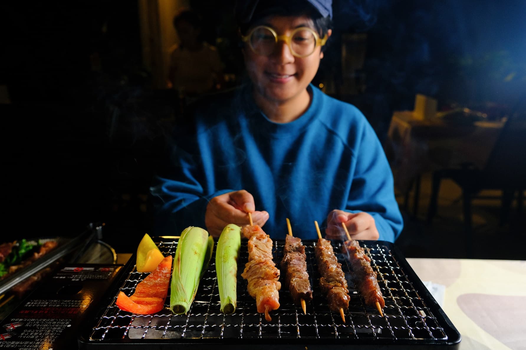 晚餐的原野肉串拼盤，可以嘗到各種肉品及蔬菜。