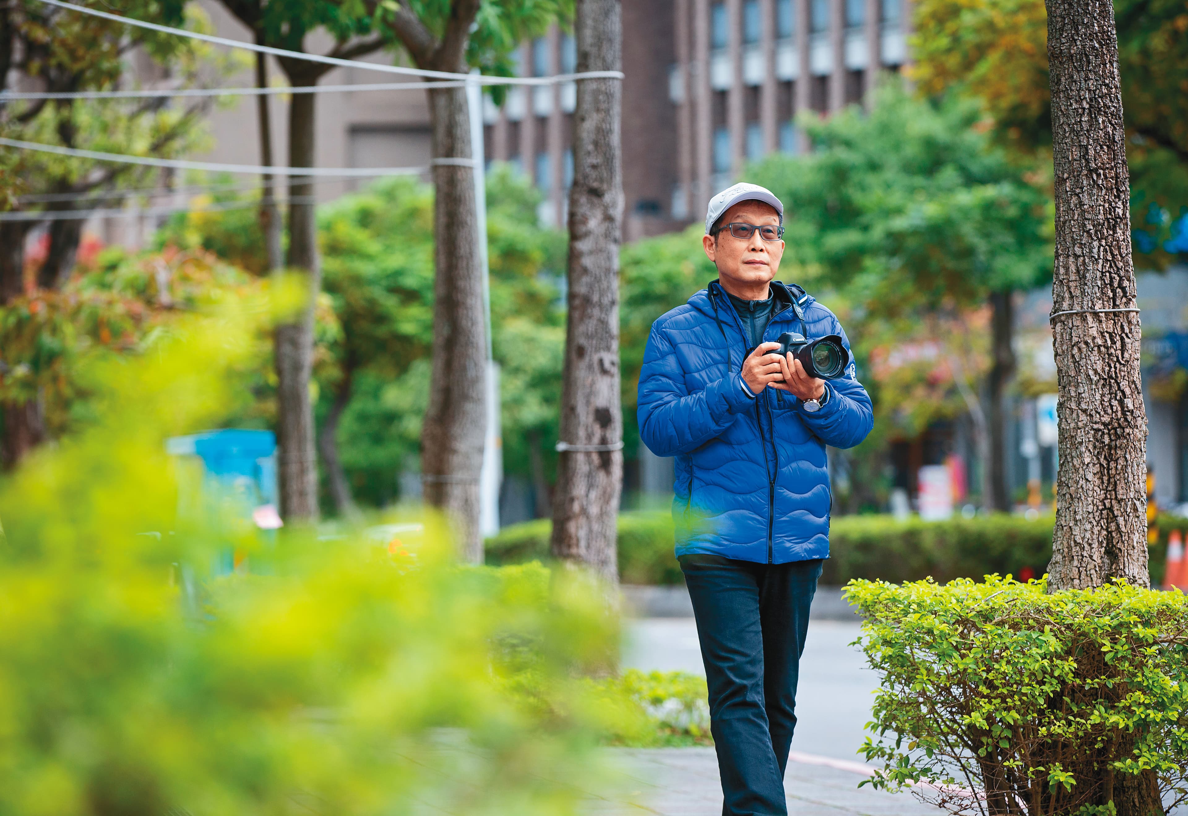 大學就開始玩相機的謝佳穎，每年都會規劃攝影之旅，排解投資壓力。