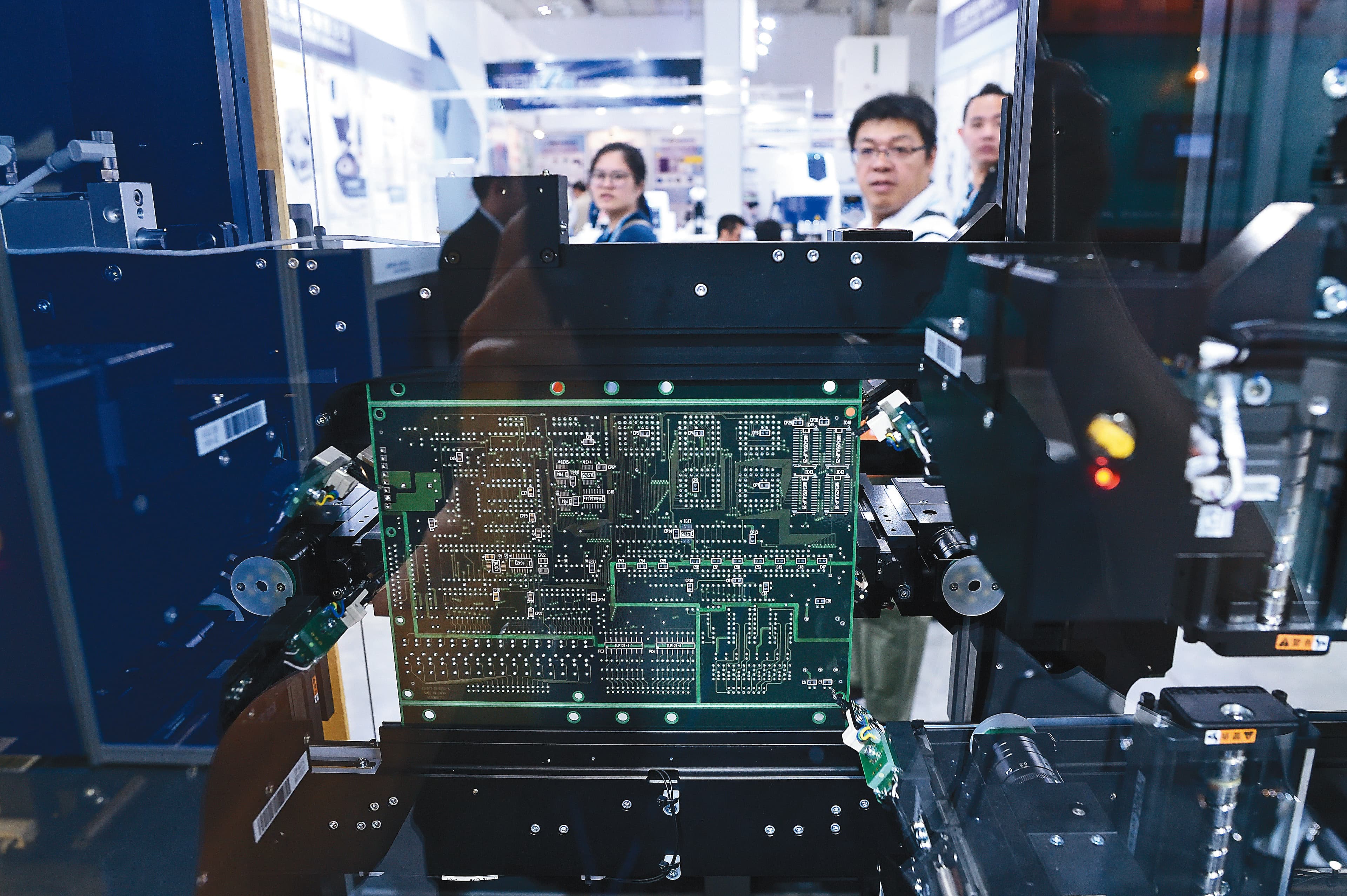 南電的ABF載板產業需求大，產能預估緊俏至2023年。