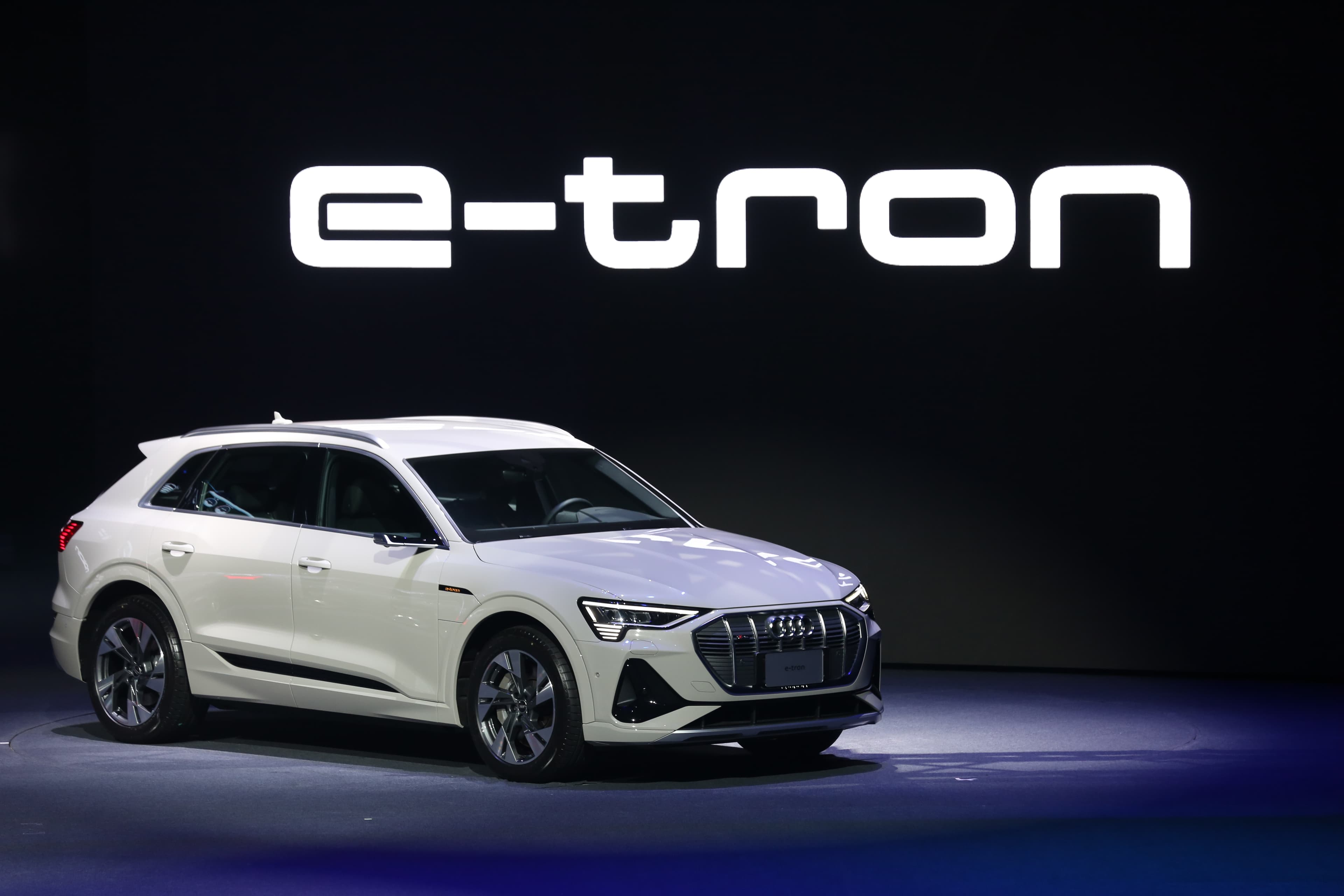 這次台灣奧迪導入的e-tron豪華純電車，共有SUV及Sportback二種車型，與50（230kW）、55（300kW）兩款動力系統。
