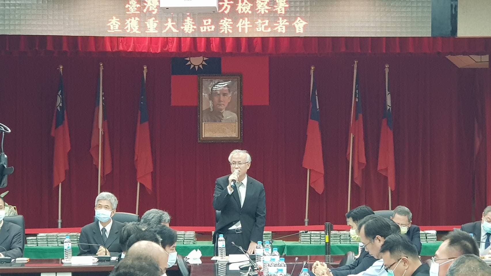 法務部次長張斗輝親臨破案記者會鼓勵專案小組。