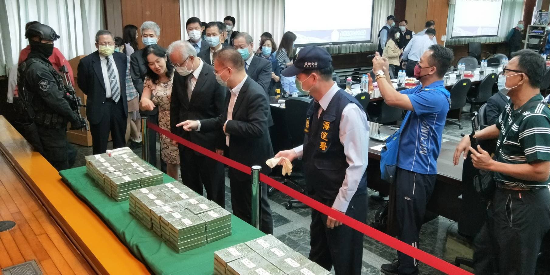 法務部次長張斗輝及高雄高分檢檢察長楊治宇等司法高層,均親臨破案記者會鼓勵。