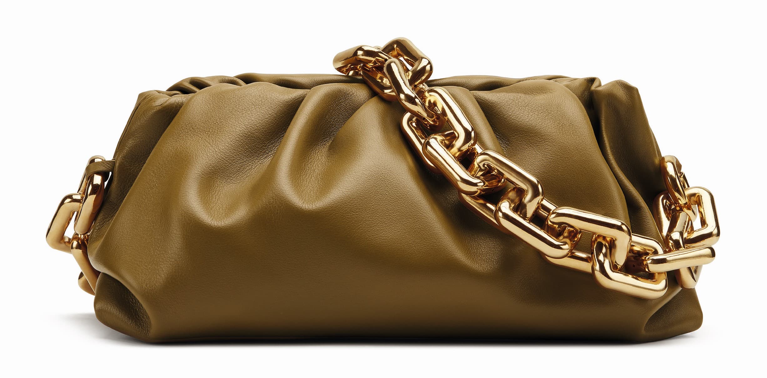小牛皮金屬鍊環肩包。NT$114,600（BOTTEGA VENETA提供）