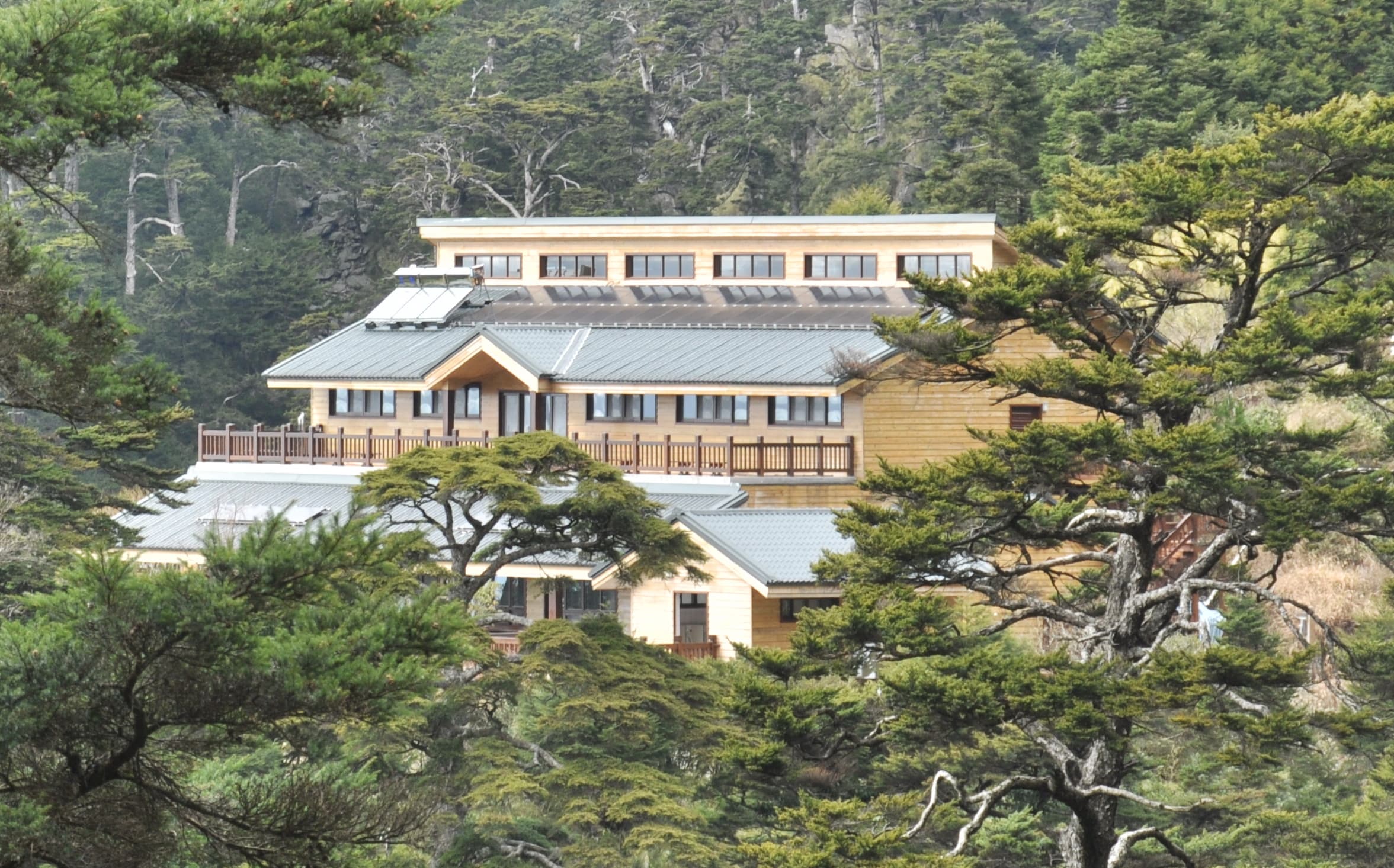 15歲少年獨攀百岳卻失聯，所幸在天池山莊平安尋獲。（翻攝自天池山莊網站）