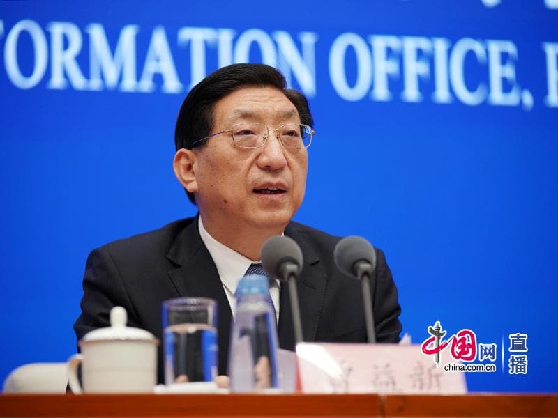 曾益新表示，接種疫苗會採取「分步走」策略。（翻攝自中國網網上直播）