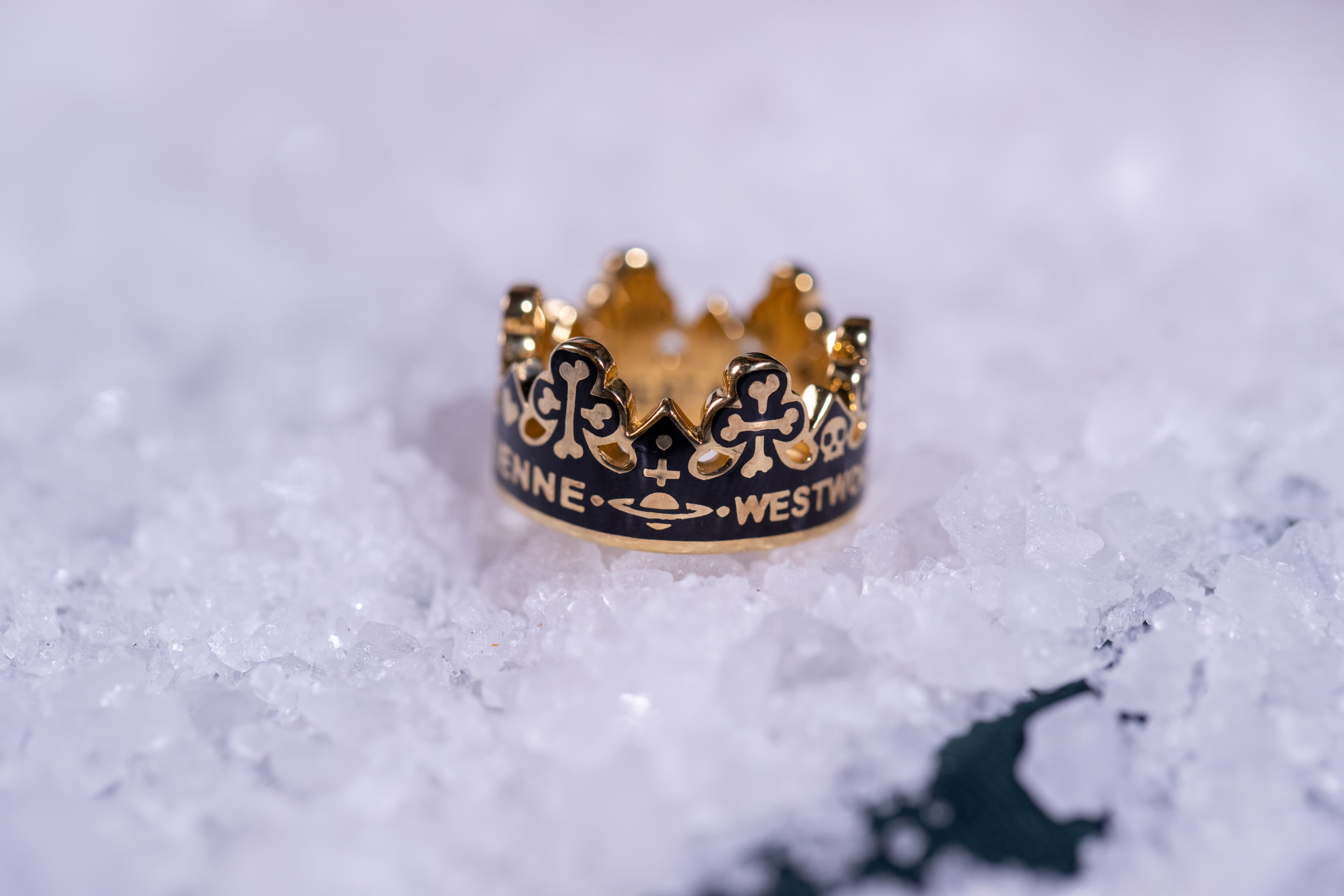 Crown系列戒指（金色）。NT$11,500（永三提供）
