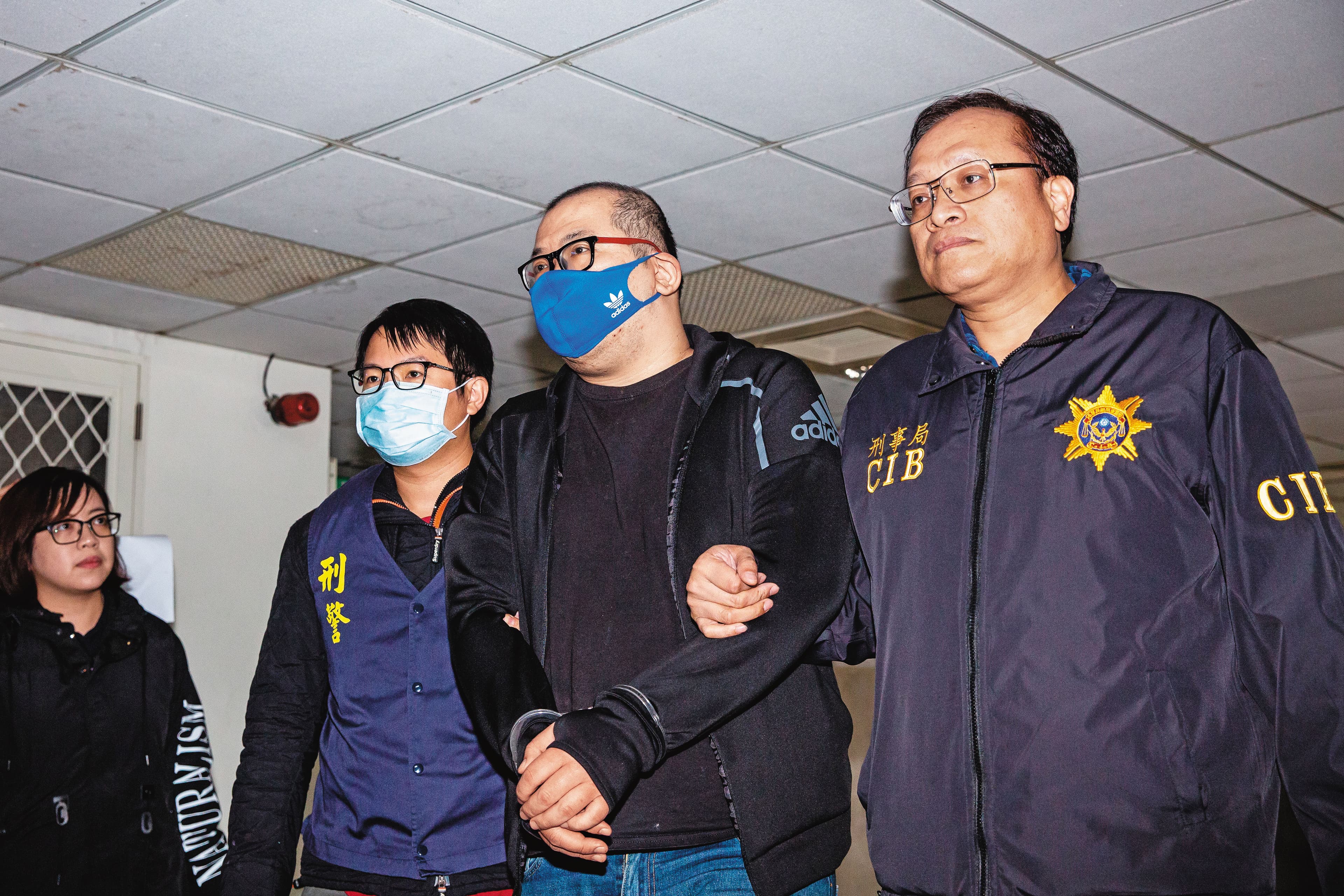 劉維霖（右）除透過LINE向球員恐嚇，更在臉書提到握有可把台灣籃壇炸翻的核彈頭，成為被羈押的鐵證。