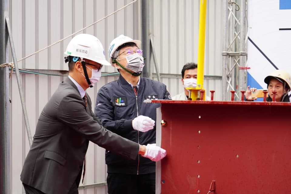 柯文哲出席捷運科技大樓站瑞安段公辦都更案上梁典禮。（翻攝自柯文哲臉書粉專）