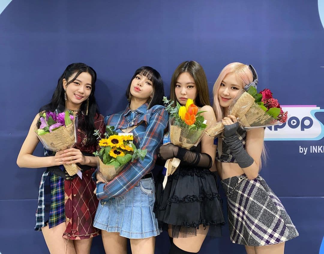 BLACKPINK全員入榜「2020全球最美」，Lisa（左2）更獲得「Kpop之后」的封號。（翻攝BLACKPINK IG）