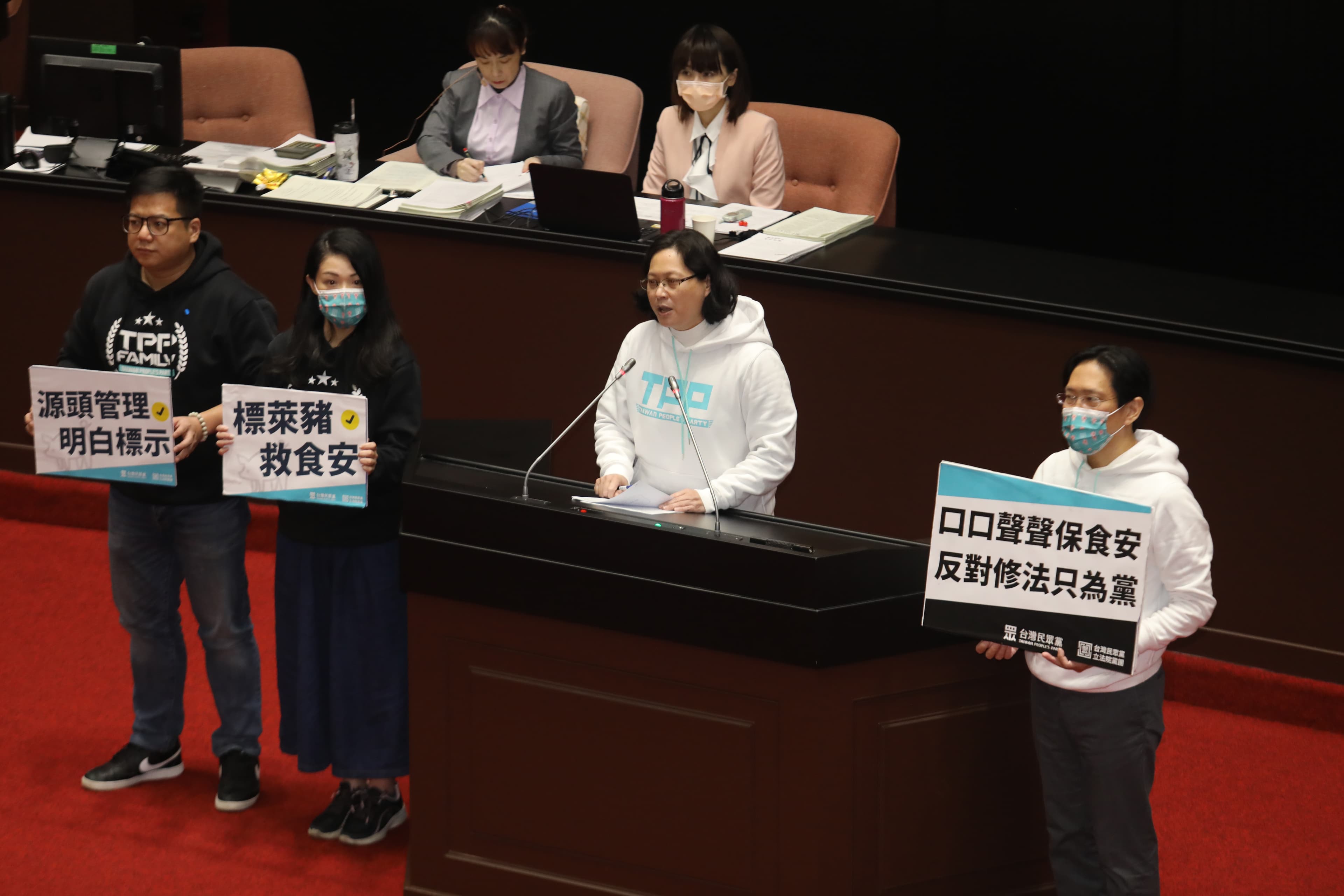 立院今天針對美豬開放的9項行政命令及相關法令修法表決，民進黨以多數優勢反對食品標萊劑入《食安法》。