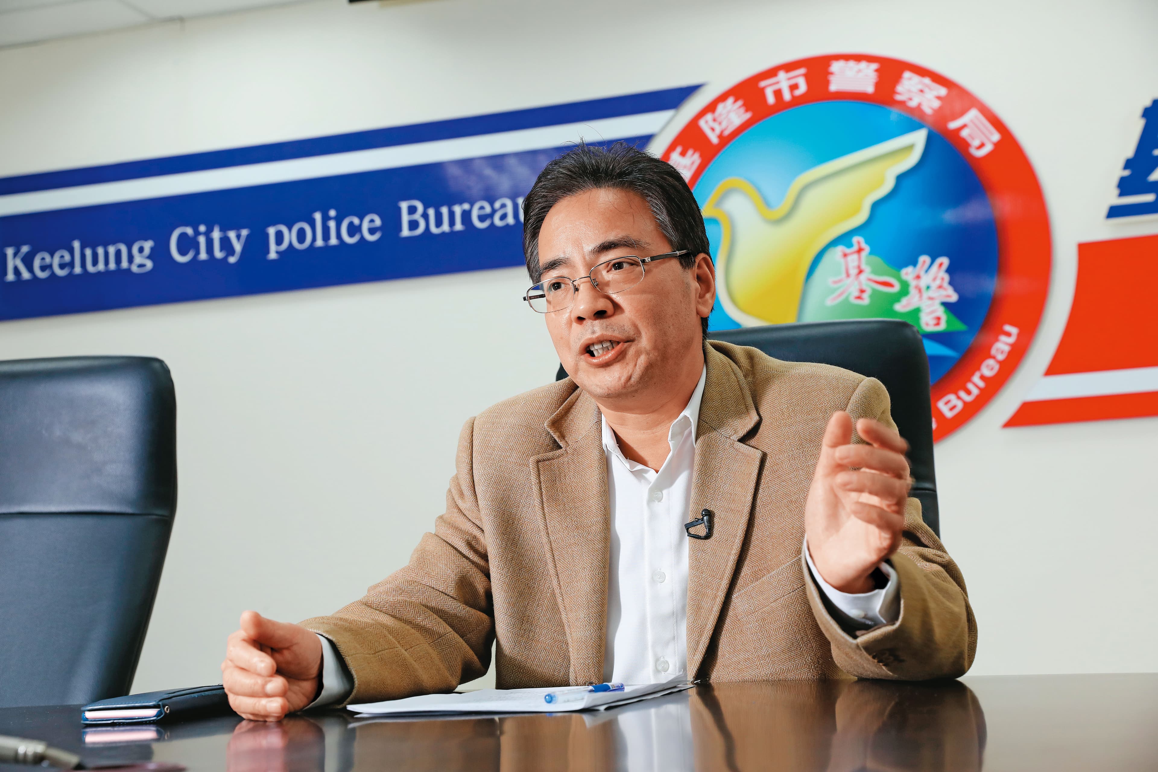 時任基隆市警局第四分局偵查隊長的呂景發，向本刊說明偵辦經過。