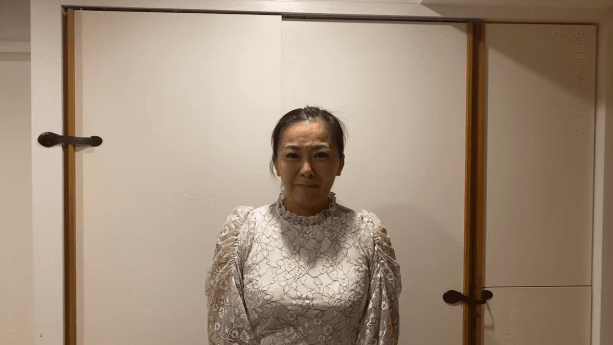 華原朋美9月因兒子遭保母虐待事件拍攝影片致歉。（翻攝自華原朋美YouTube畫面）