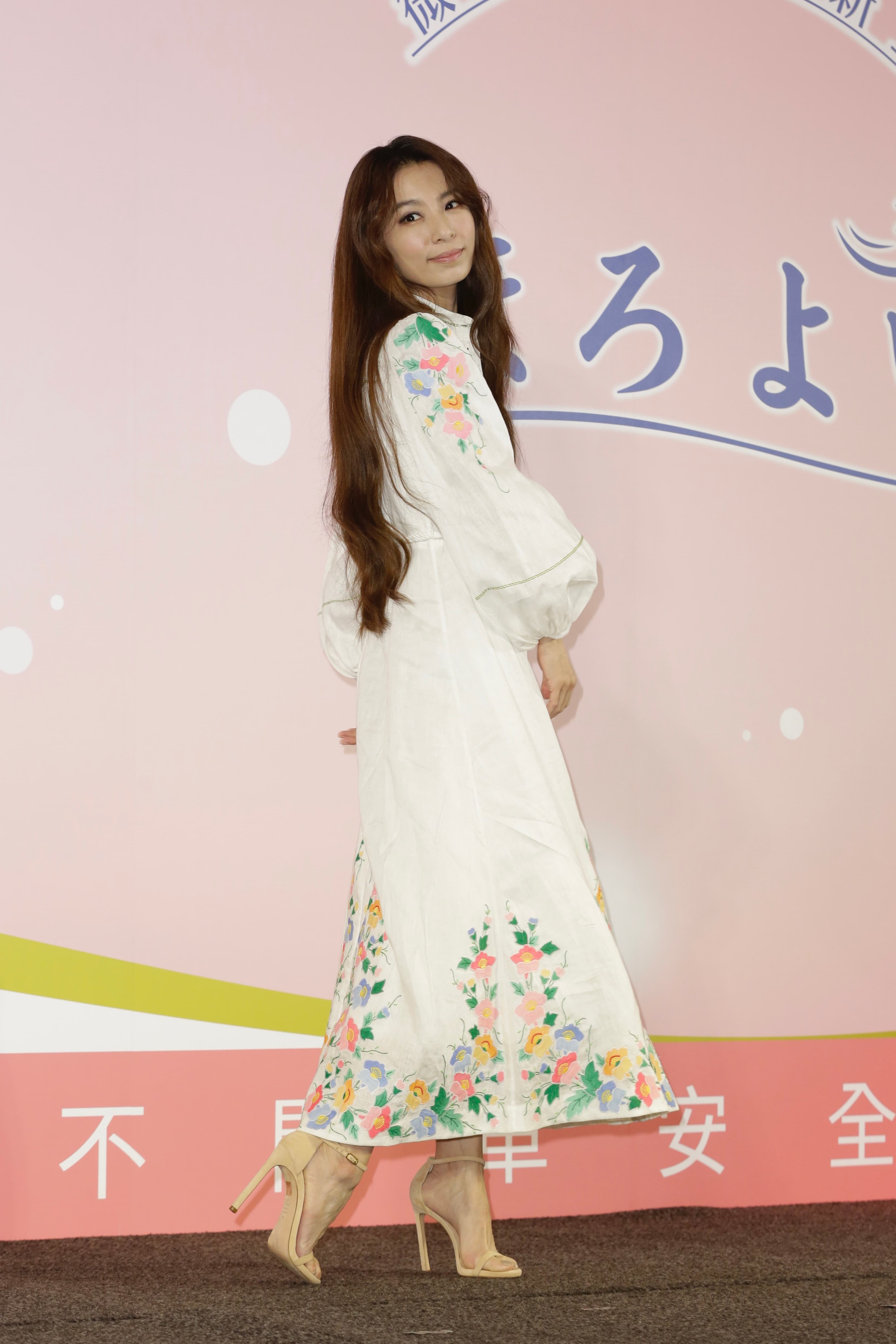 遭前東家華研國際提告，田馥甄的演出工作一切照走，跨年演唱曲目也不受影響。