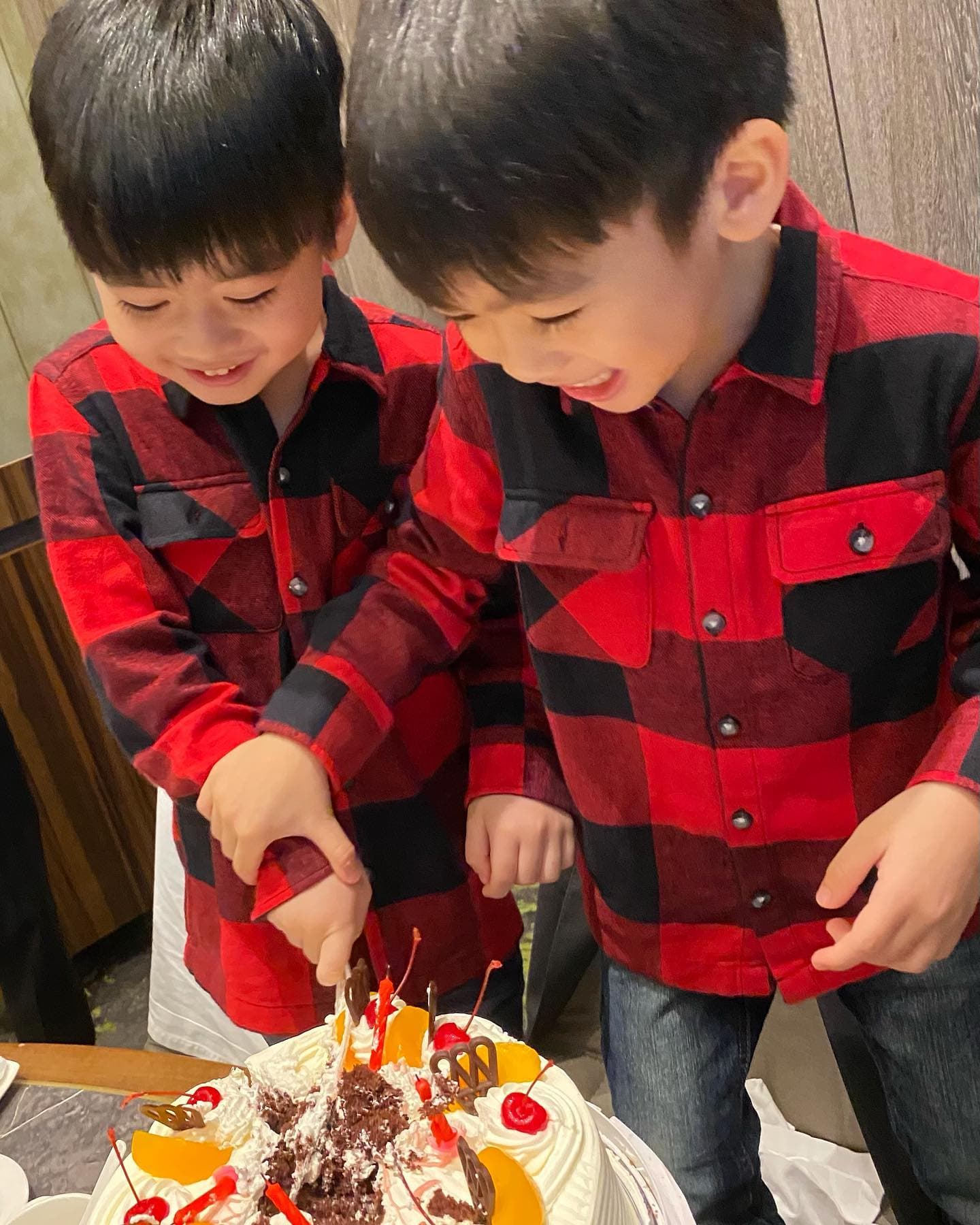 林志穎的一對雙胞胎兒子前陣子過生日，被網友認出是紅葉的蛋糕。（翻攝自林志穎臉書）