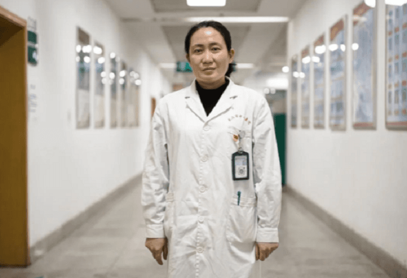 武漢市中心醫院醫生艾芬是「發哨子的人」。（翻攝畫面）