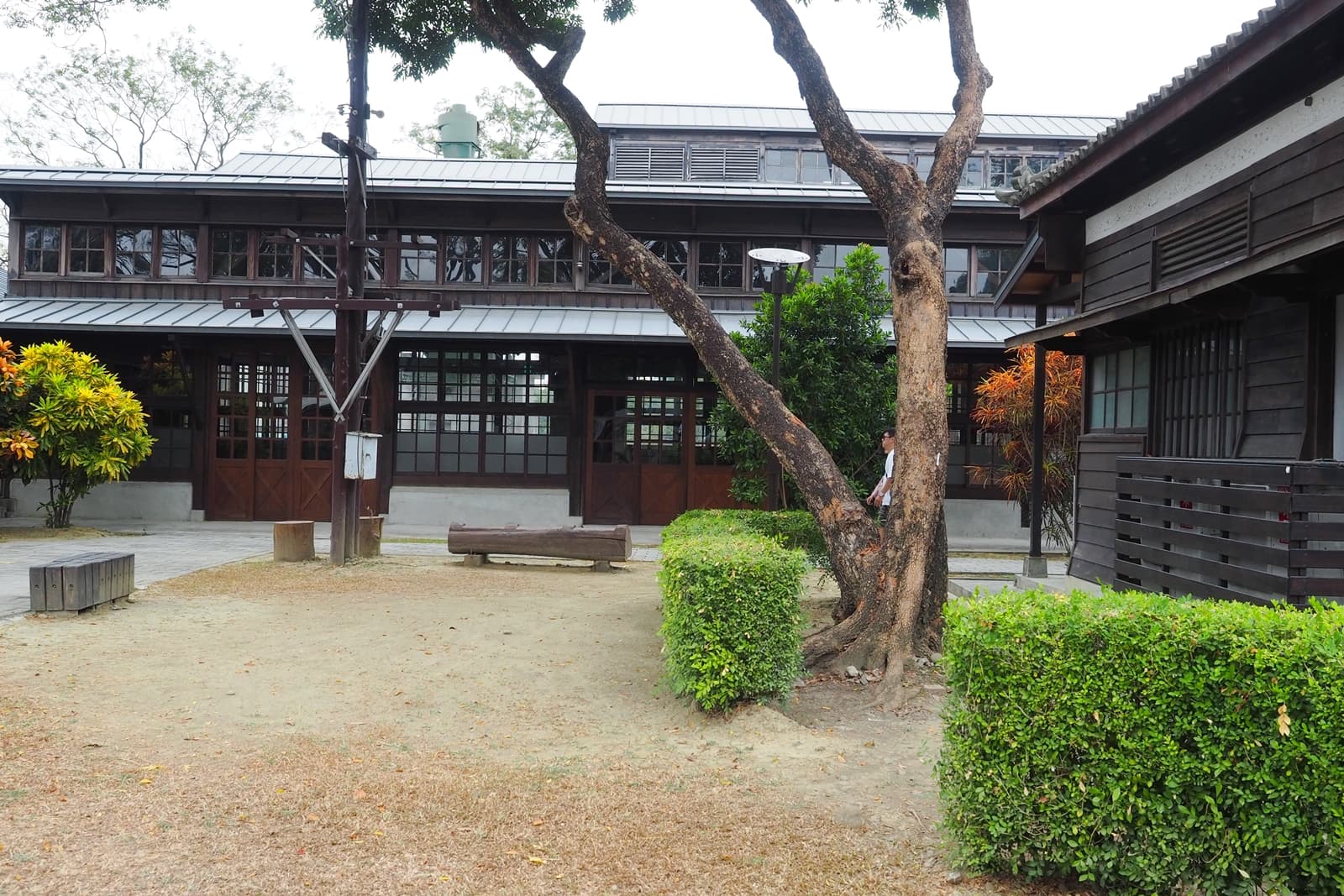 木造建築顯得古色古香。