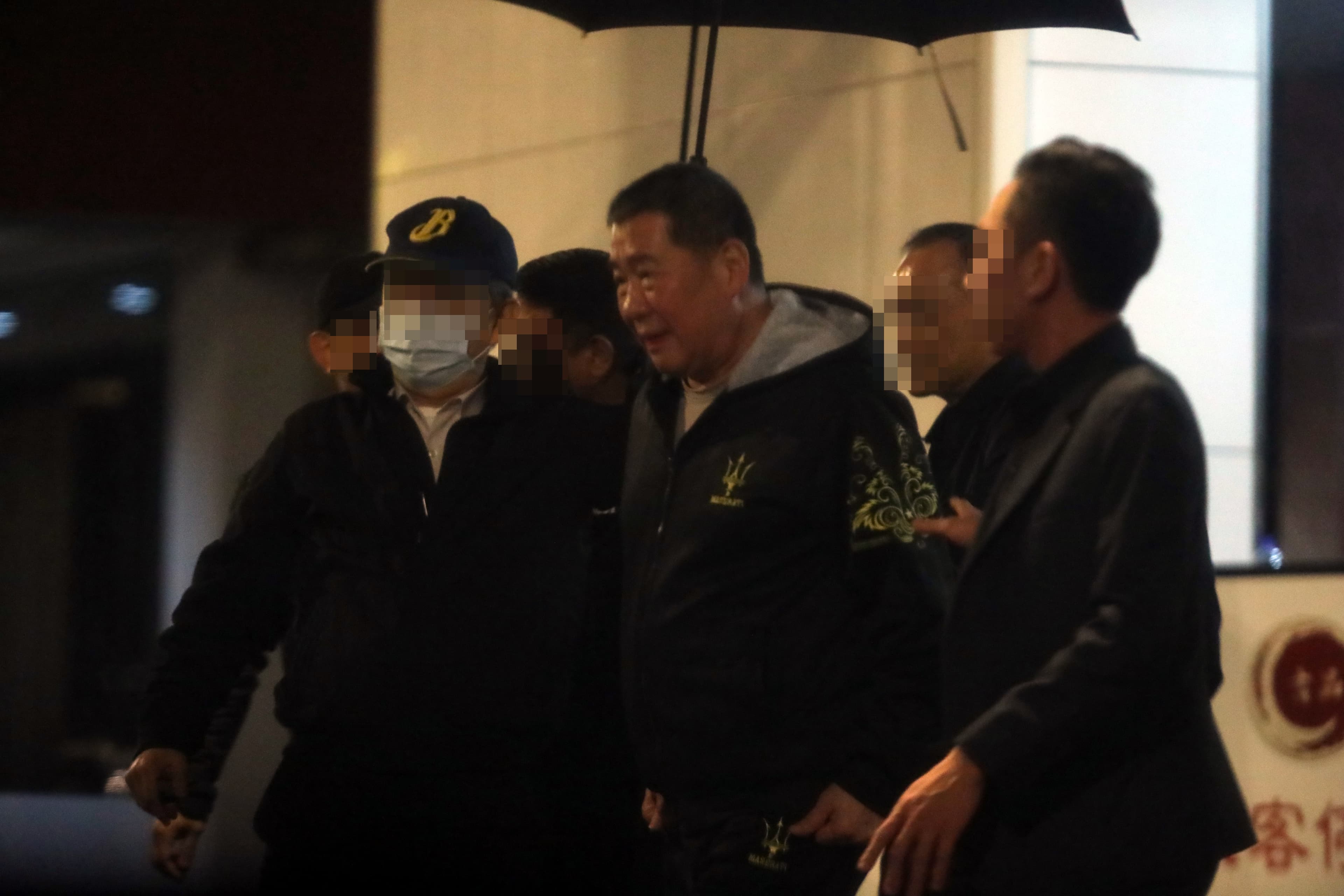 四海幫幫主楊德昀前往蘇文帝的送行餐會。