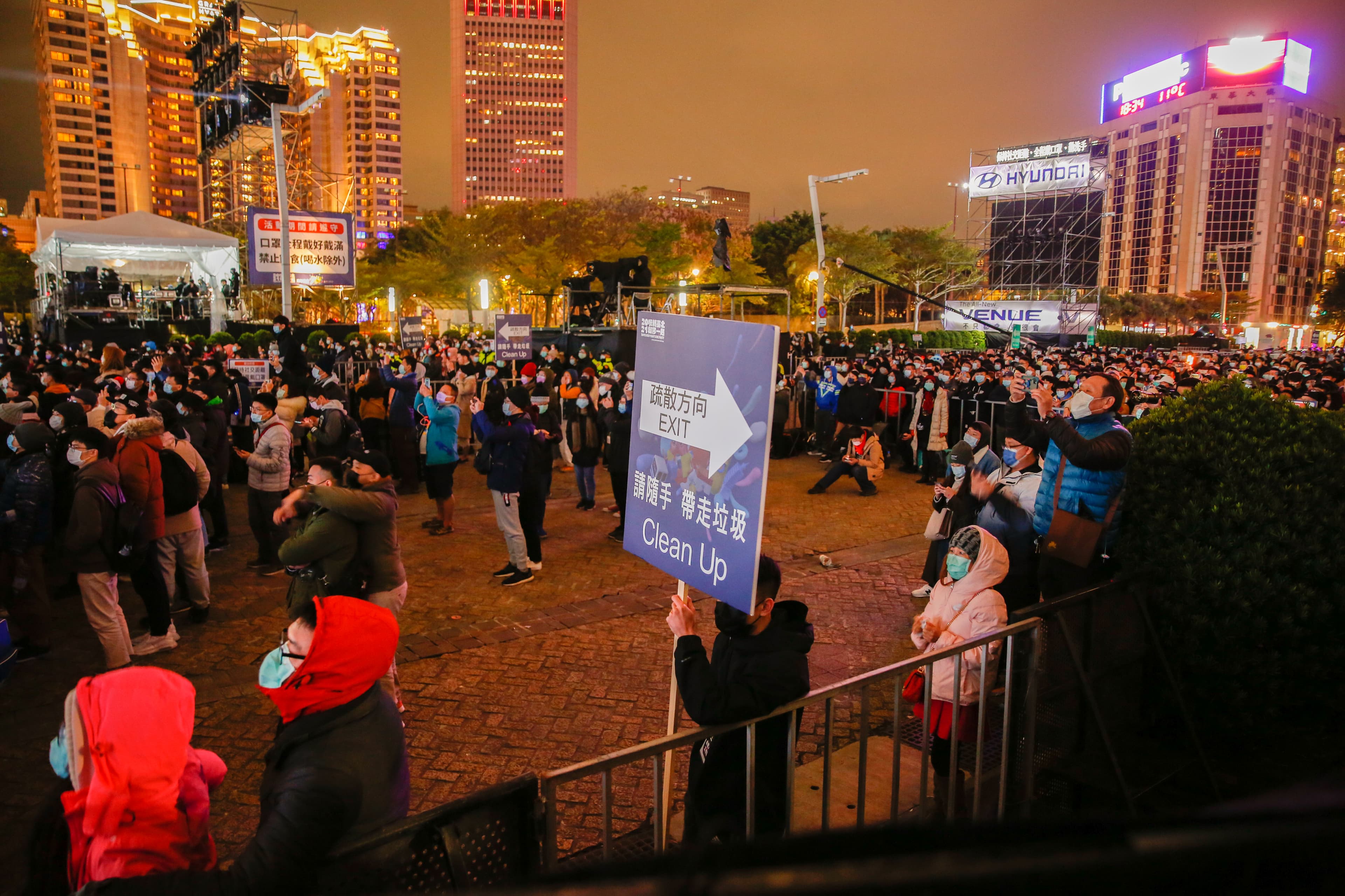 台北跨年晚會照常舉辦，限4萬人入場，但現場人數遠不如以往。