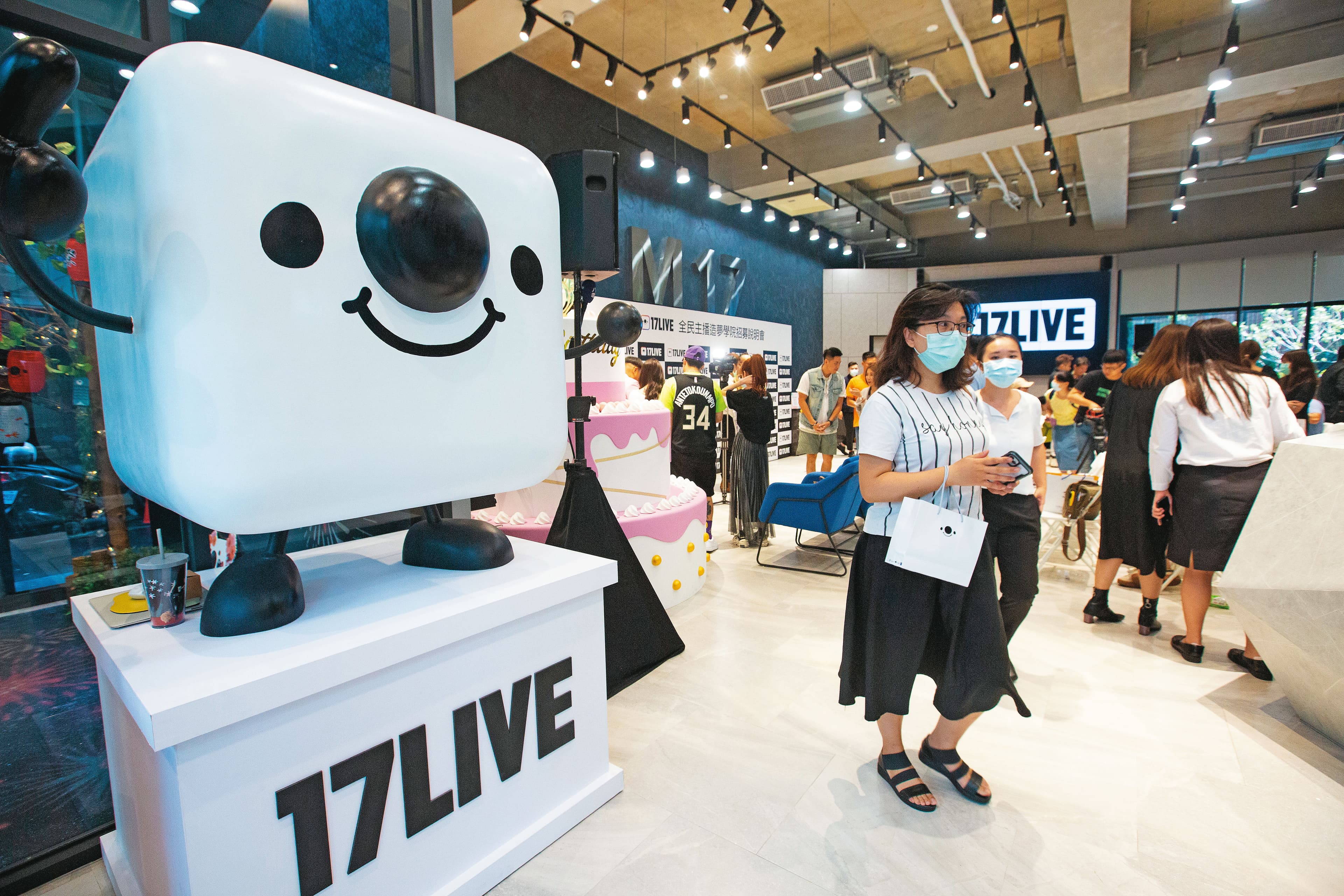 為落實內容為王的新直播時代，17LIVE定期以旗下全民主播造夢學院對外招募新血。