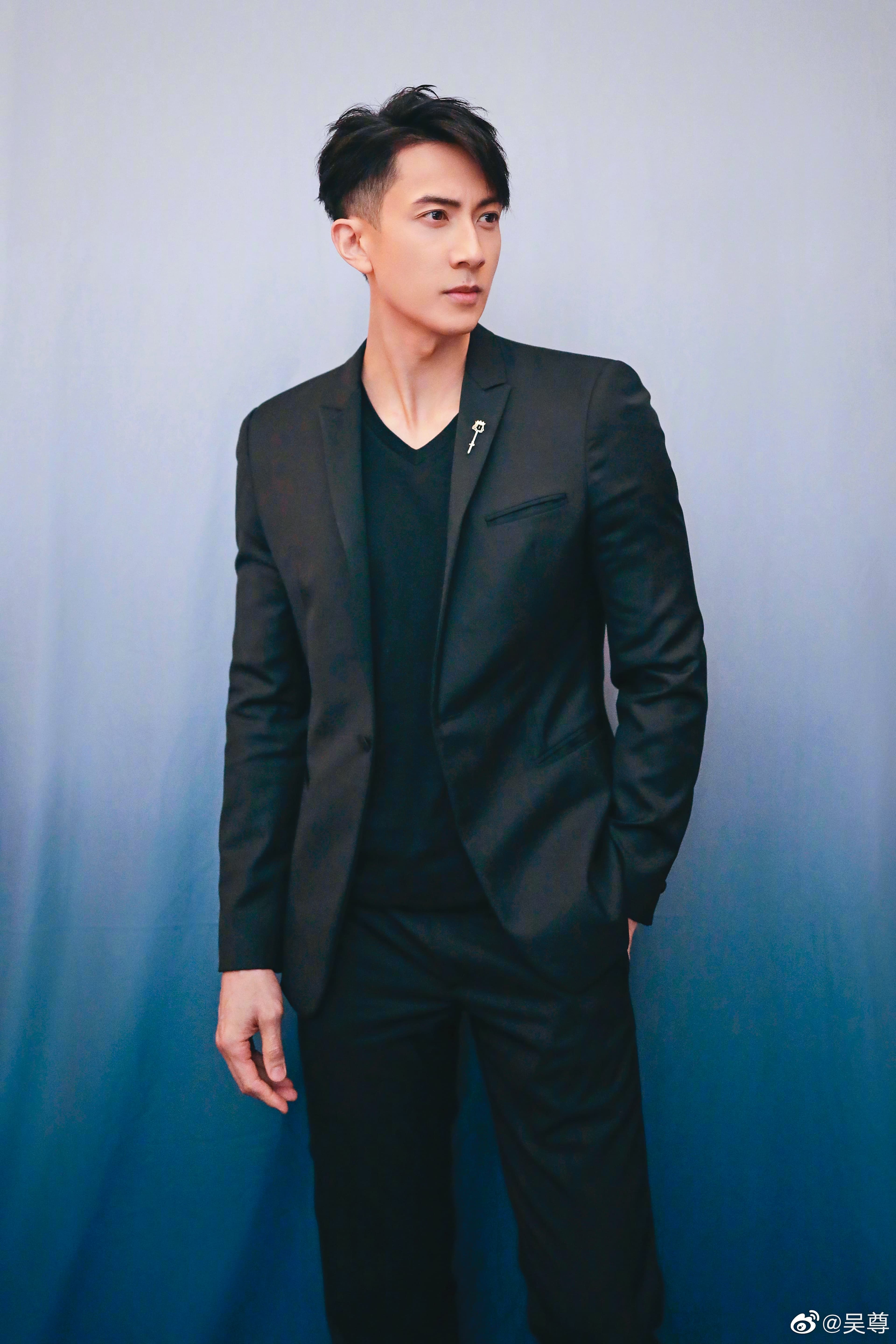 吳尊不僅外型突出，就連家裡的資源也很豐厚，祕婚生女都頗低調。(翻攝吳尊微博)