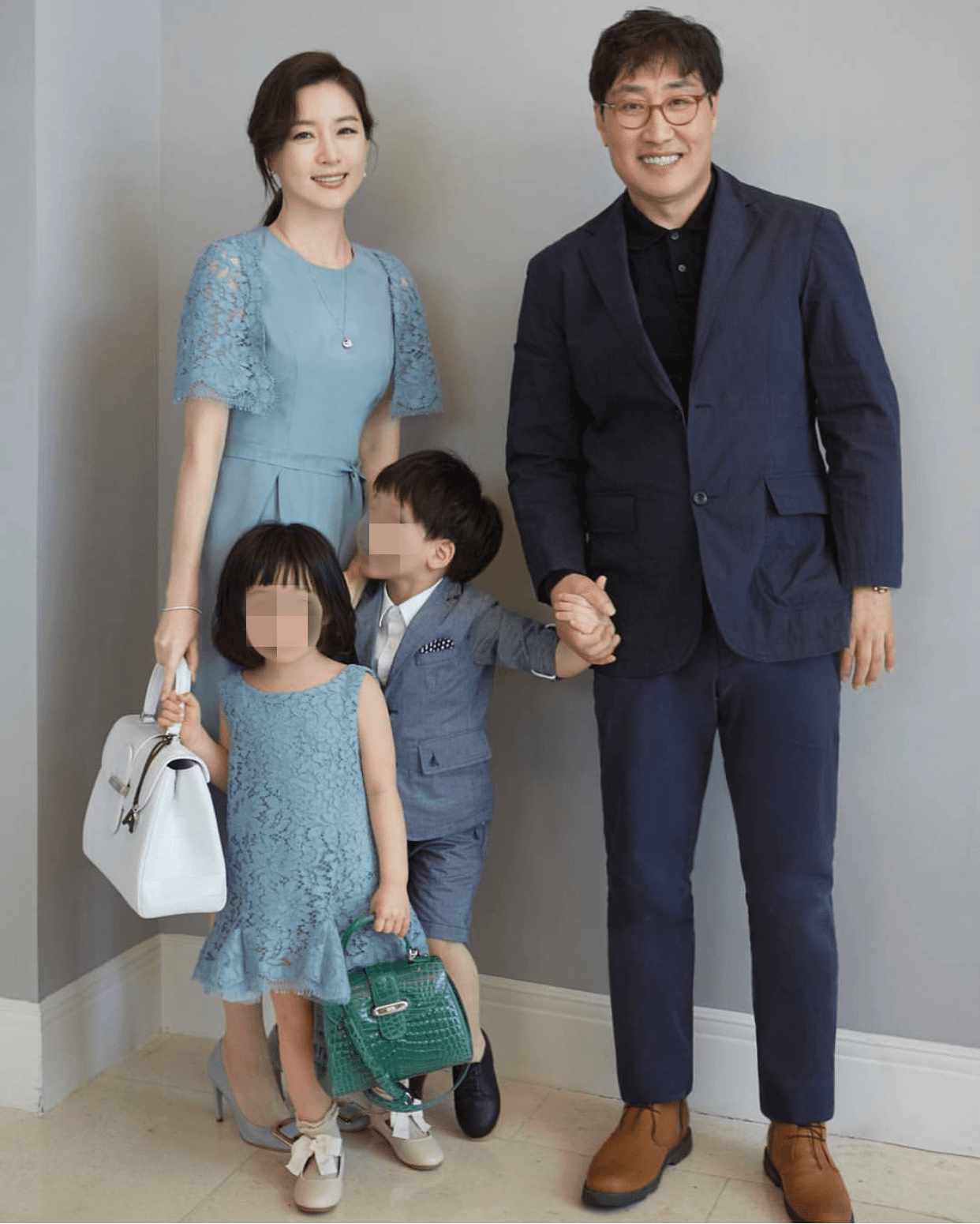 李英愛與富商老公鄭浩英在2009年結婚，婚後育有一對雙胞胎。（翻攝李英愛官方IG）