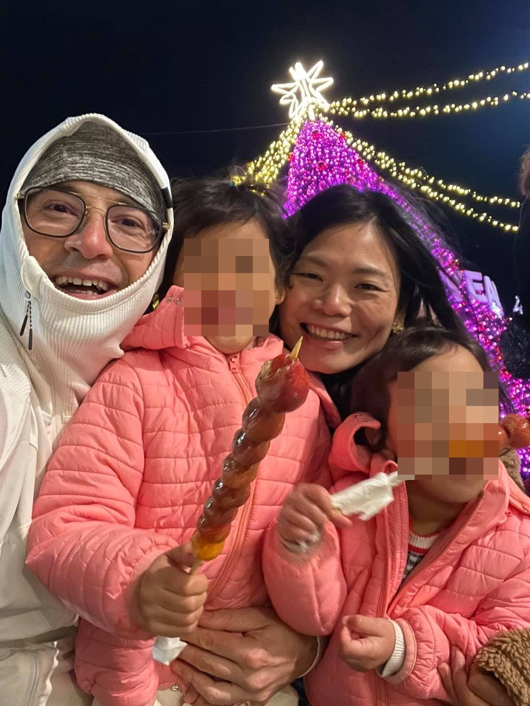 吳鳳和老婆陳錦玉育有2女，一家4口幸福美滿。（翻攝自吳鳳 Rifat臉書）