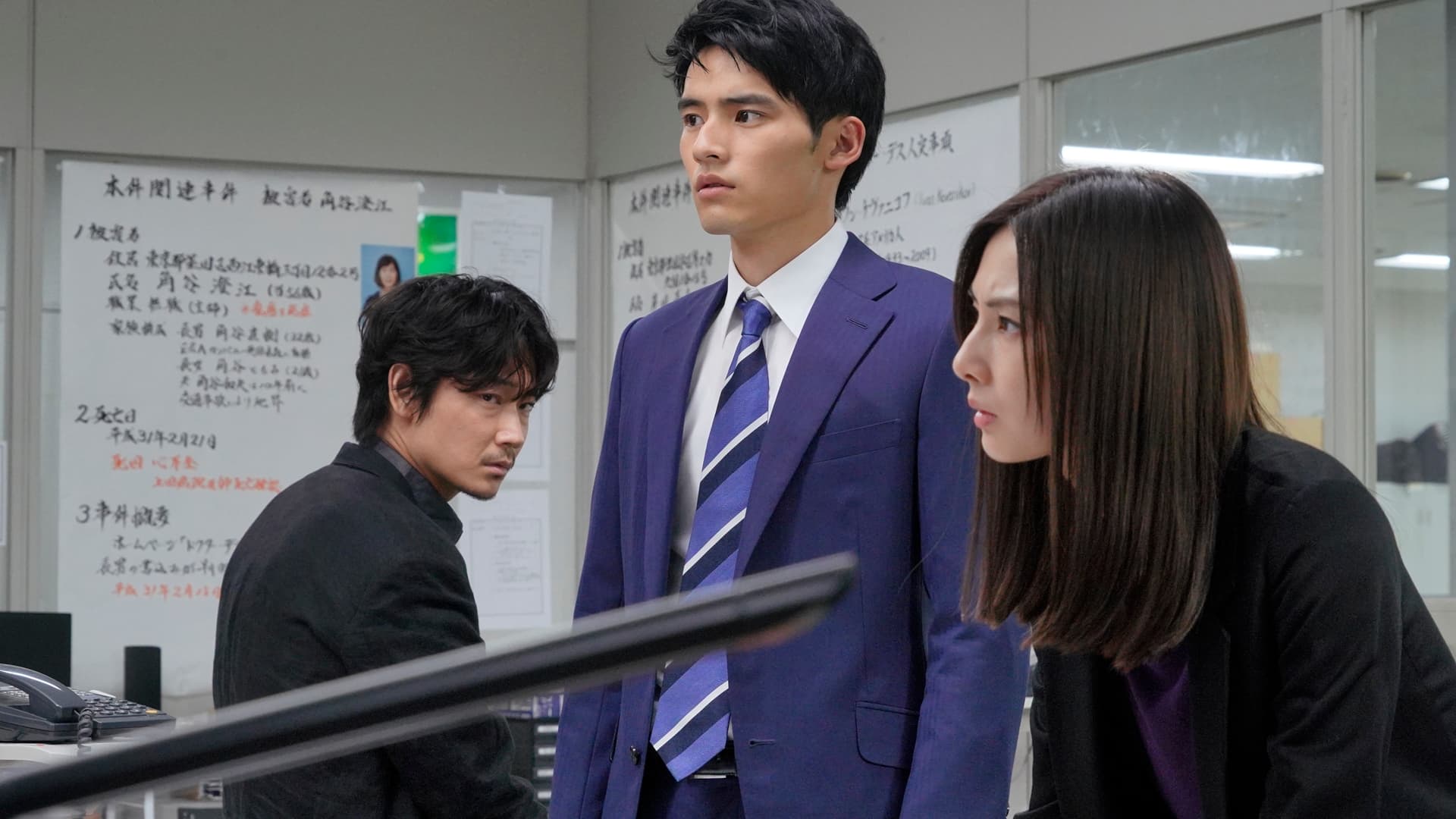 綾野剛（左）和岡田健史（中）二度合作，期許未來能挑戰與《死亡醫生的遺產》不一樣的角色。（龍祥電影提供）